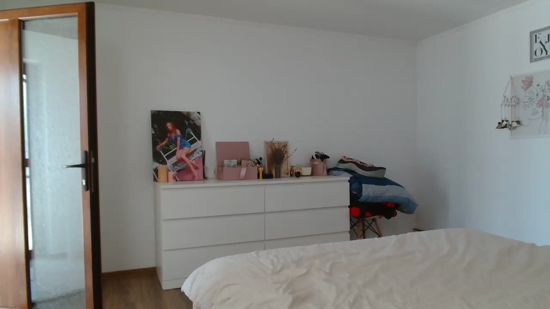 Gallery image thumbnail from Kandy_C's myfreecams stream on, 07/10/2024, 13:15 image 5 of 20