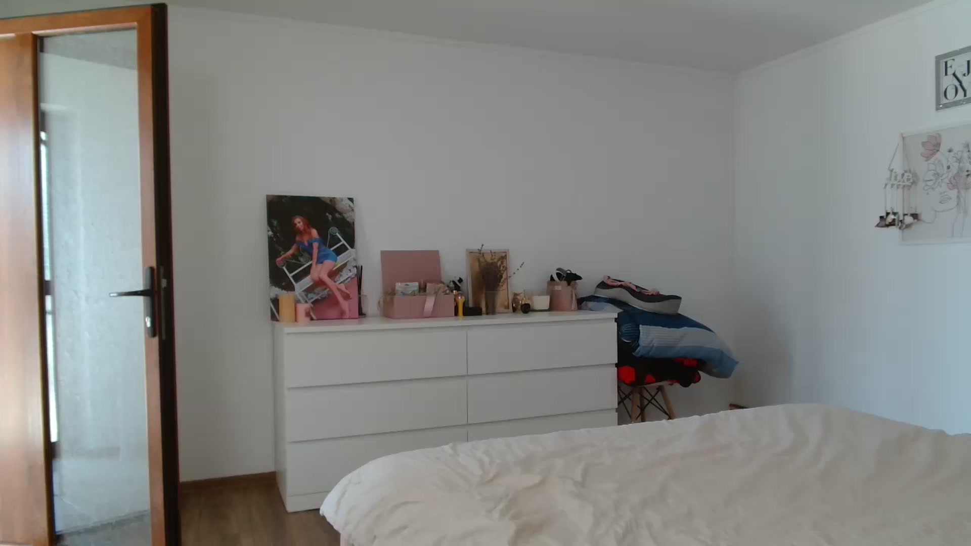 Gallery image thumbnail from Kandy_C's myfreecams stream on, 07/10/2024, 13:15 image 8 of 20