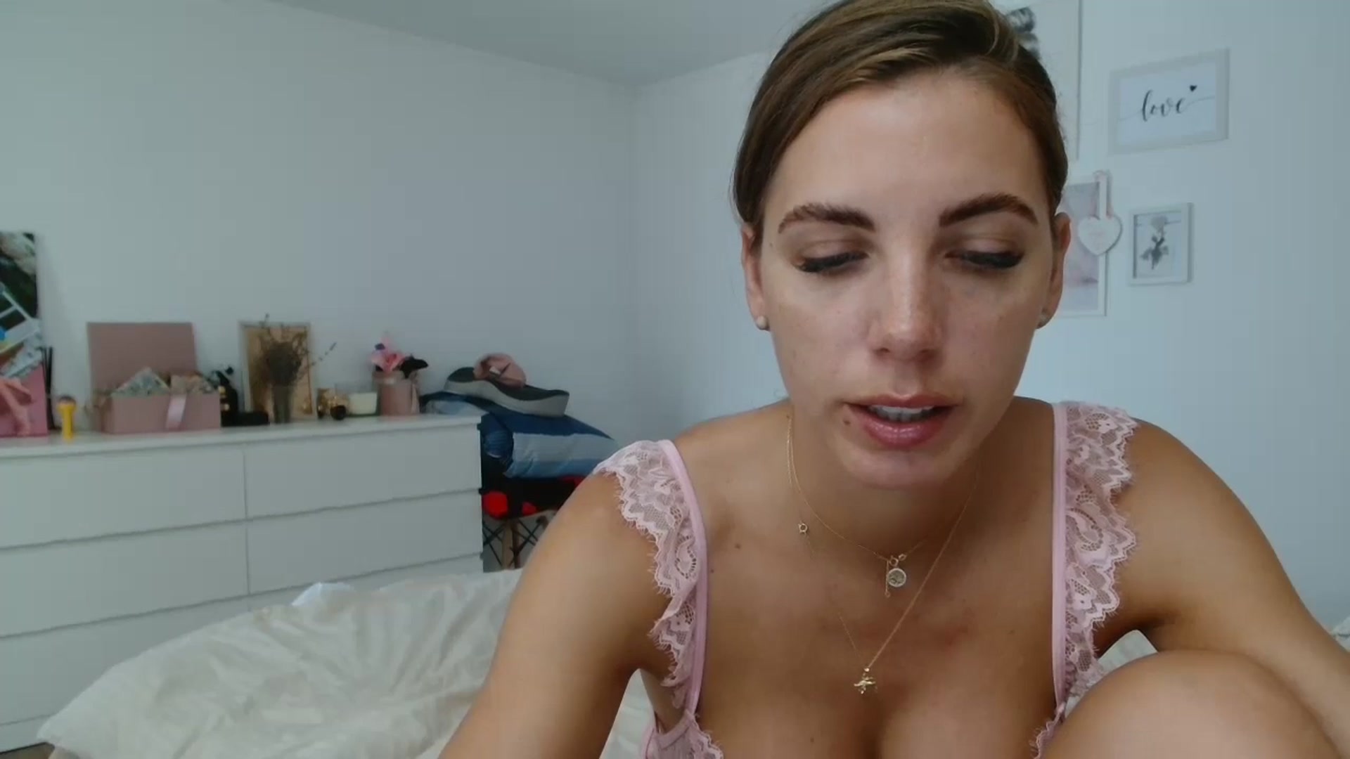 Gallery image thumbnail from Kandy_C's myfreecams stream on, 07/11/2024, 13:26 image 2 of 20