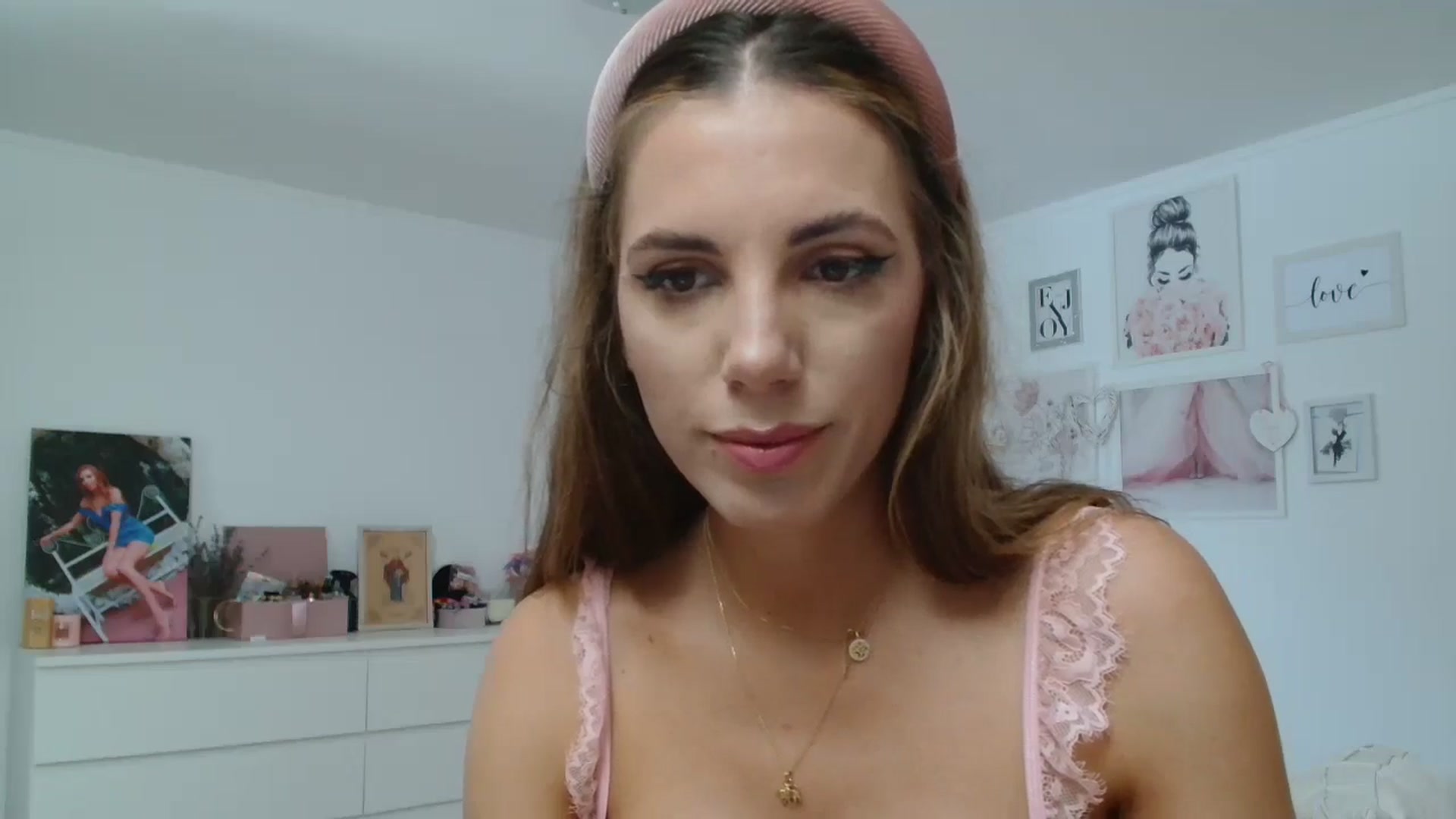 Gallery image thumbnail from Kandy_C's myfreecams stream on, 08/04/2024, 14:08 image 13 of 20