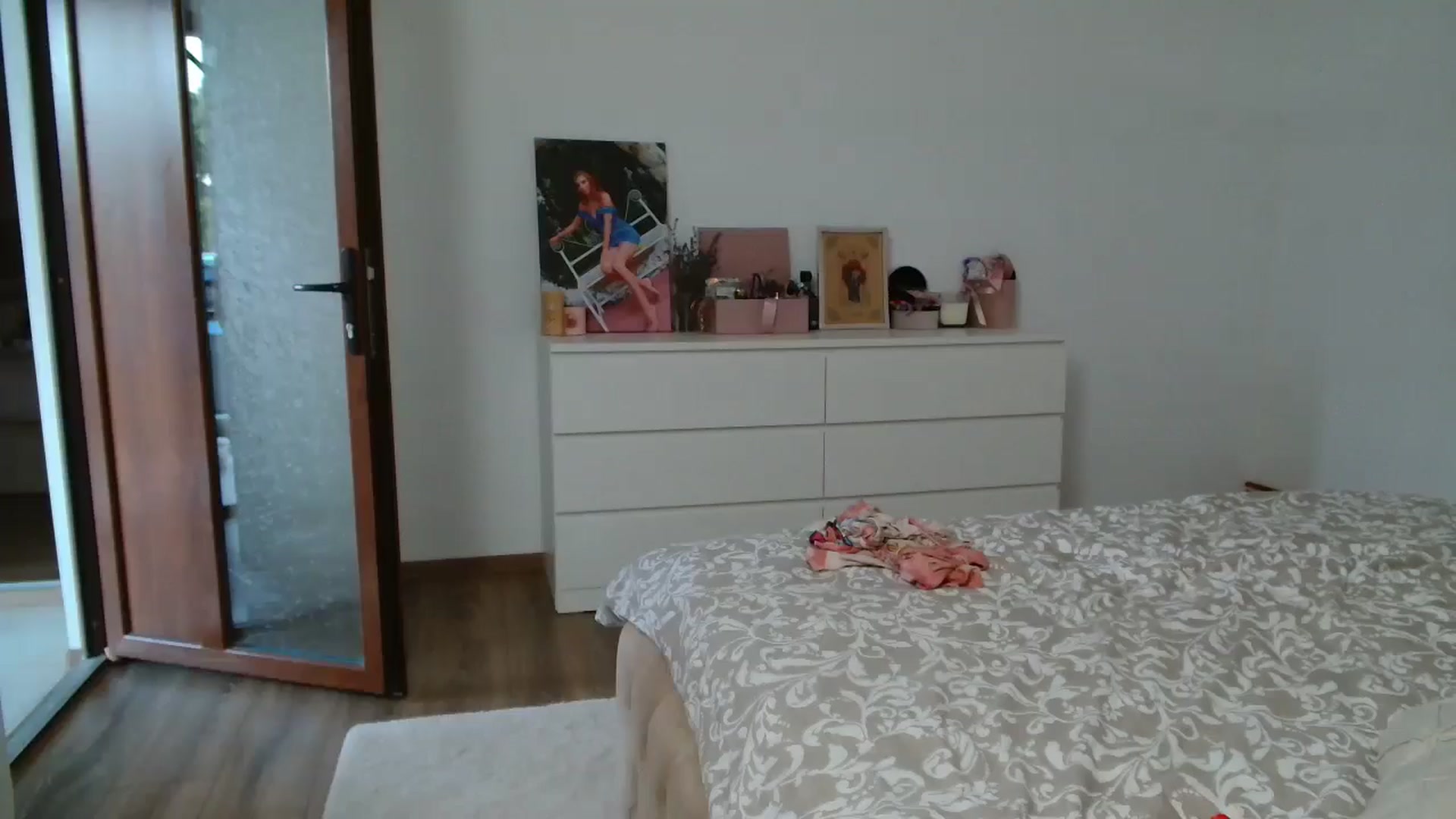 Gallery image thumbnail from Kandy_C's myfreecams stream on, 08/17/2024, 16:41 image 16 of 20