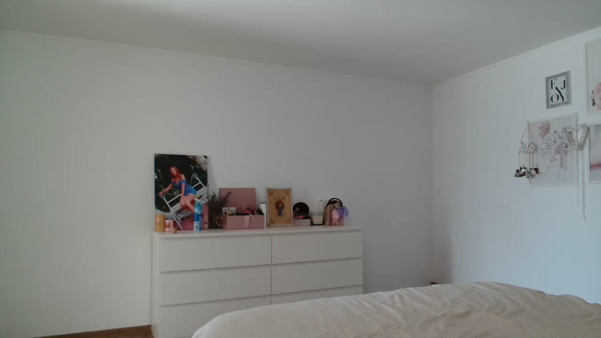 Gallery image thumbnail from Kandy_C's myfreecams stream on, 09/12/2024, 12:40 image 6 of 20