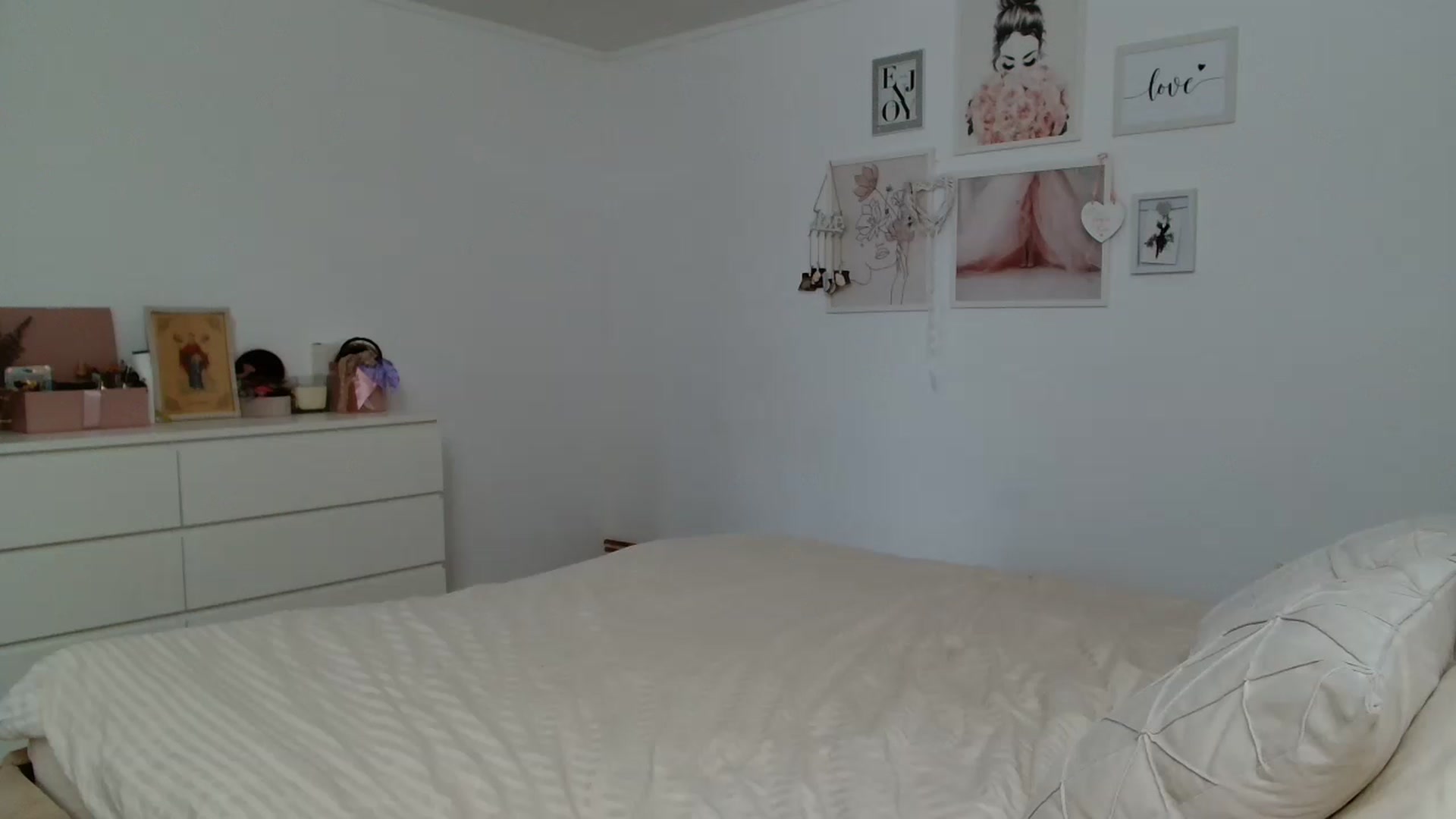 Gallery image thumbnail from Kandy_C's myfreecams stream on, 09/18/2024, 13:43 image 12 of 20
