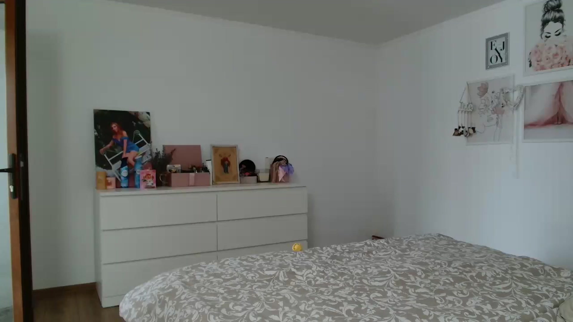 Gallery image thumbnail from Kandy_C's myfreecams stream on, 09/19/2024, 13:05 image 9 of 20