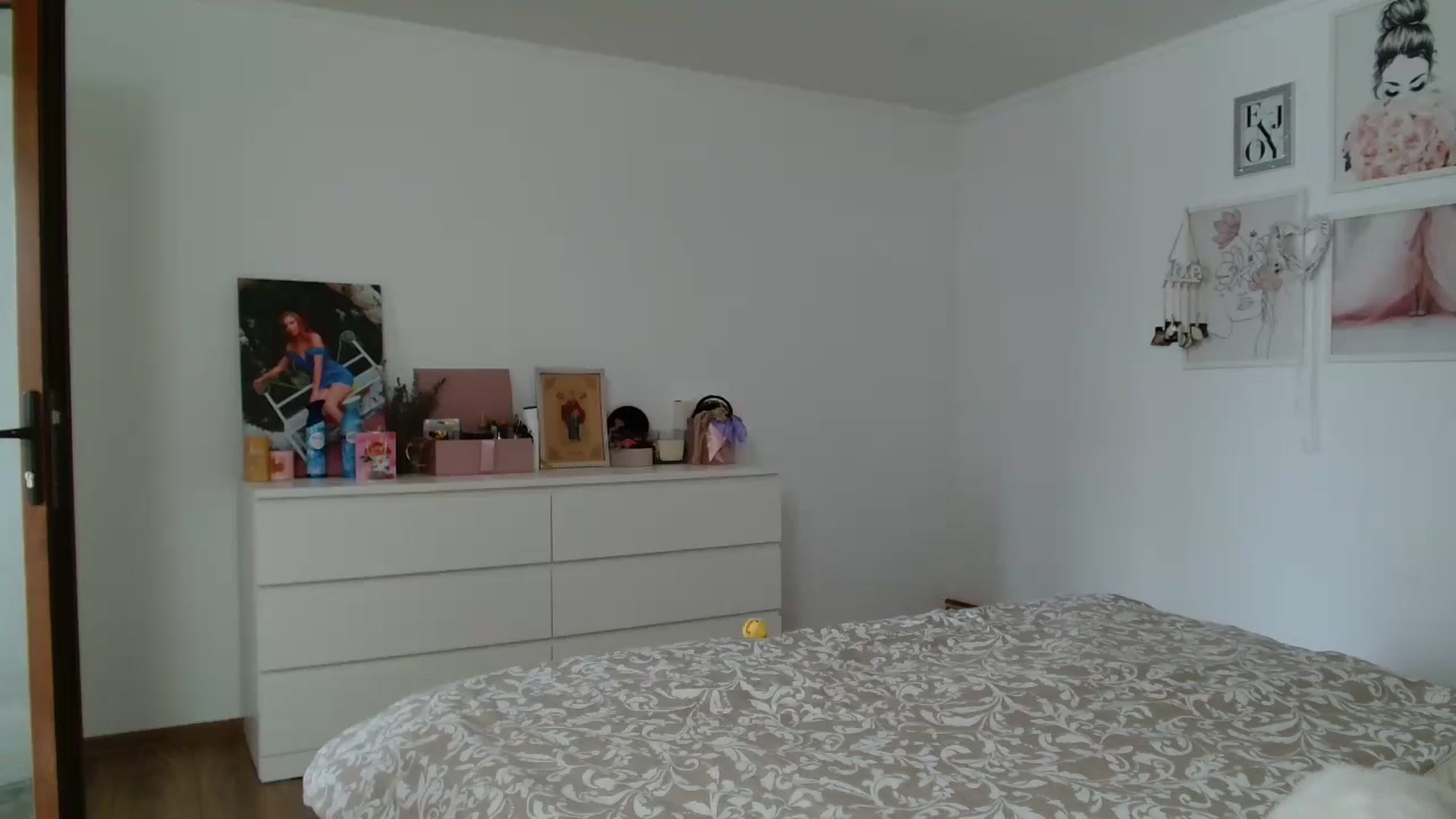Gallery image thumbnail from Kandy_C's myfreecams stream on, 09/19/2024, 13:05 image 8 of 20