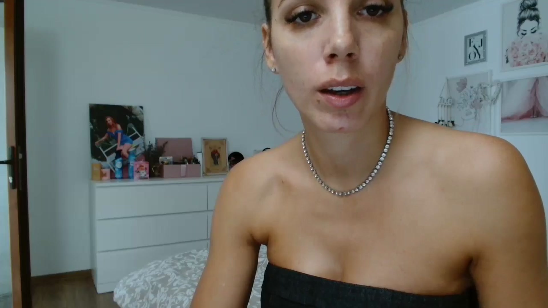 Gallery image thumbnail from Kandy_C's myfreecams stream on, 09/19/2024, 13:05 image 16 of 20