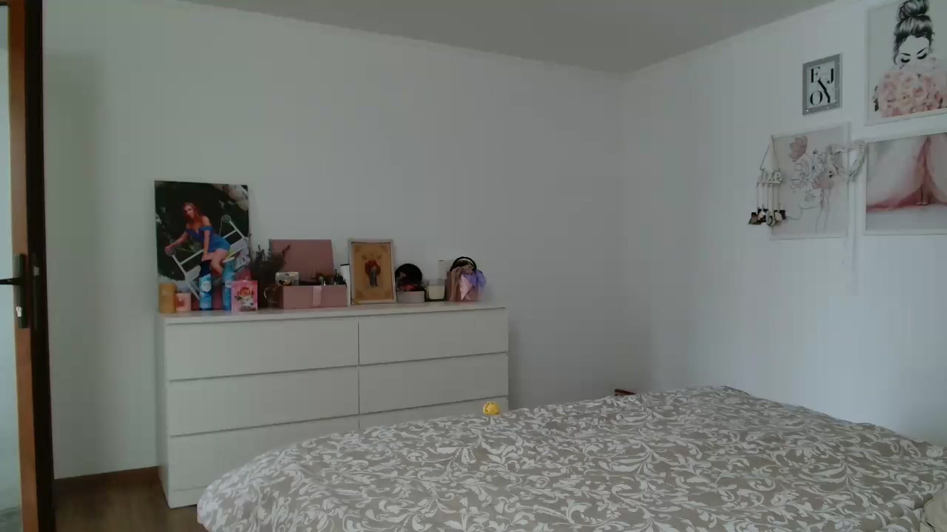 Gallery image thumbnail from Kandy_C's myfreecams stream on, 09/19/2024, 13:05 image 11 of 20