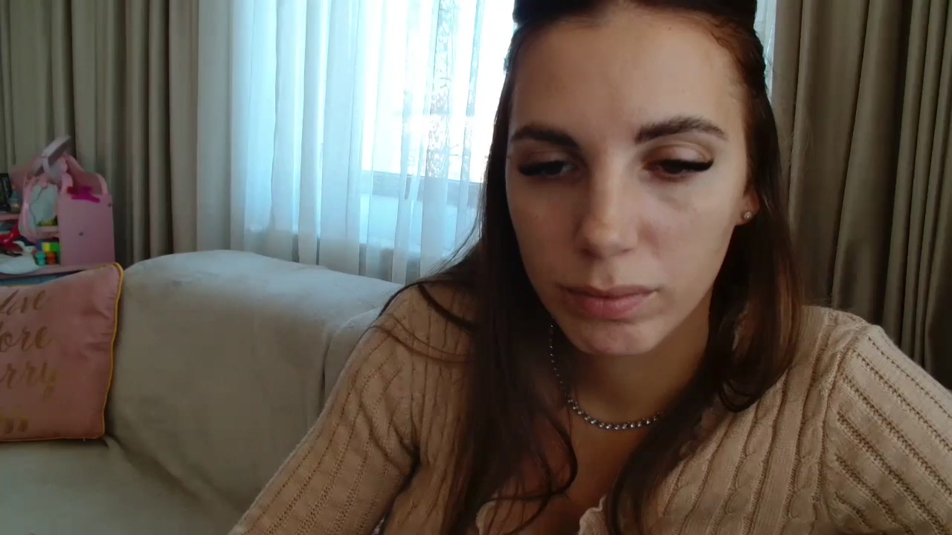 Gallery image thumbnail from Kandy_C's myfreecams stream on, 10/15/2024, 13:53 image 4 of 20