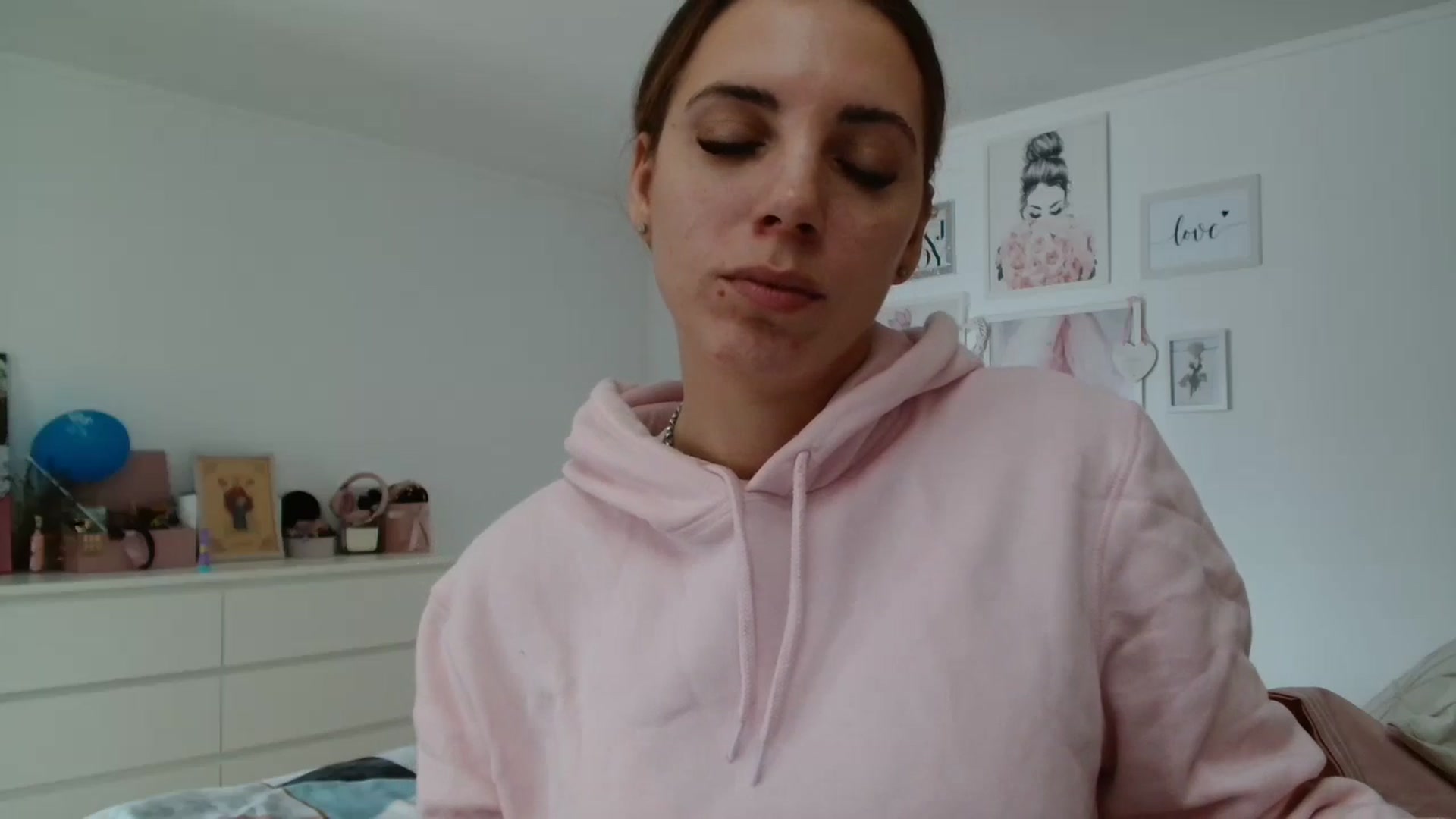 Gallery image thumbnail from Kandy_C's myfreecams stream on, 12/02/2024, 11:54 image 9 of 20