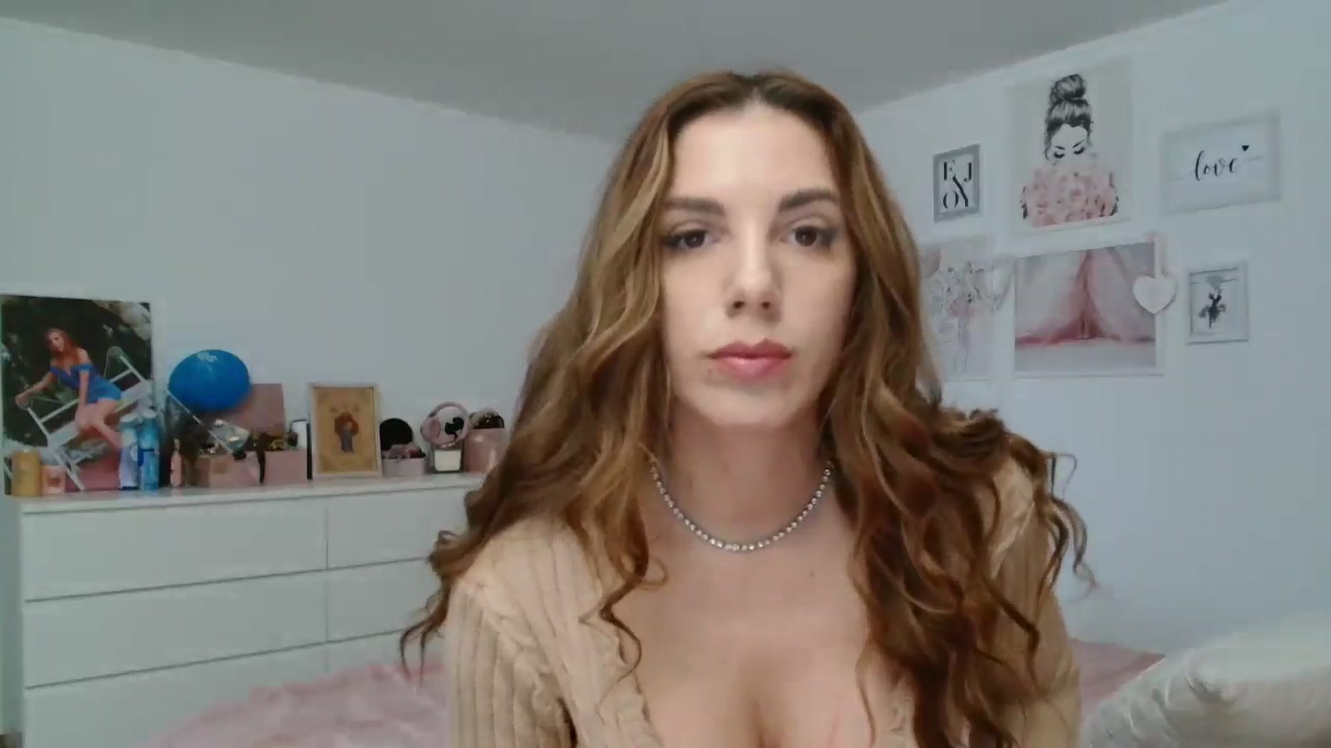 Gallery image thumbnail from Kandy_C's myfreecams stream on, 12/06/2024, 10:46 image 16 of 20