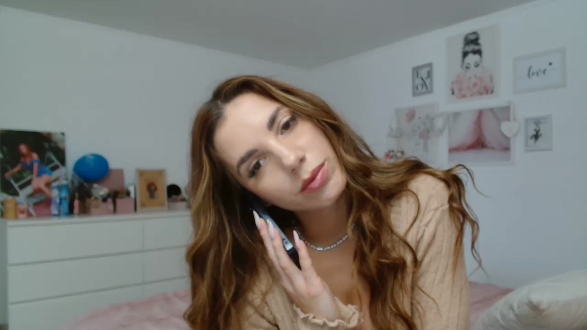 Gallery image thumbnail from Kandy_C's myfreecams stream on, 12/06/2024, 10:46 image 19 of 20