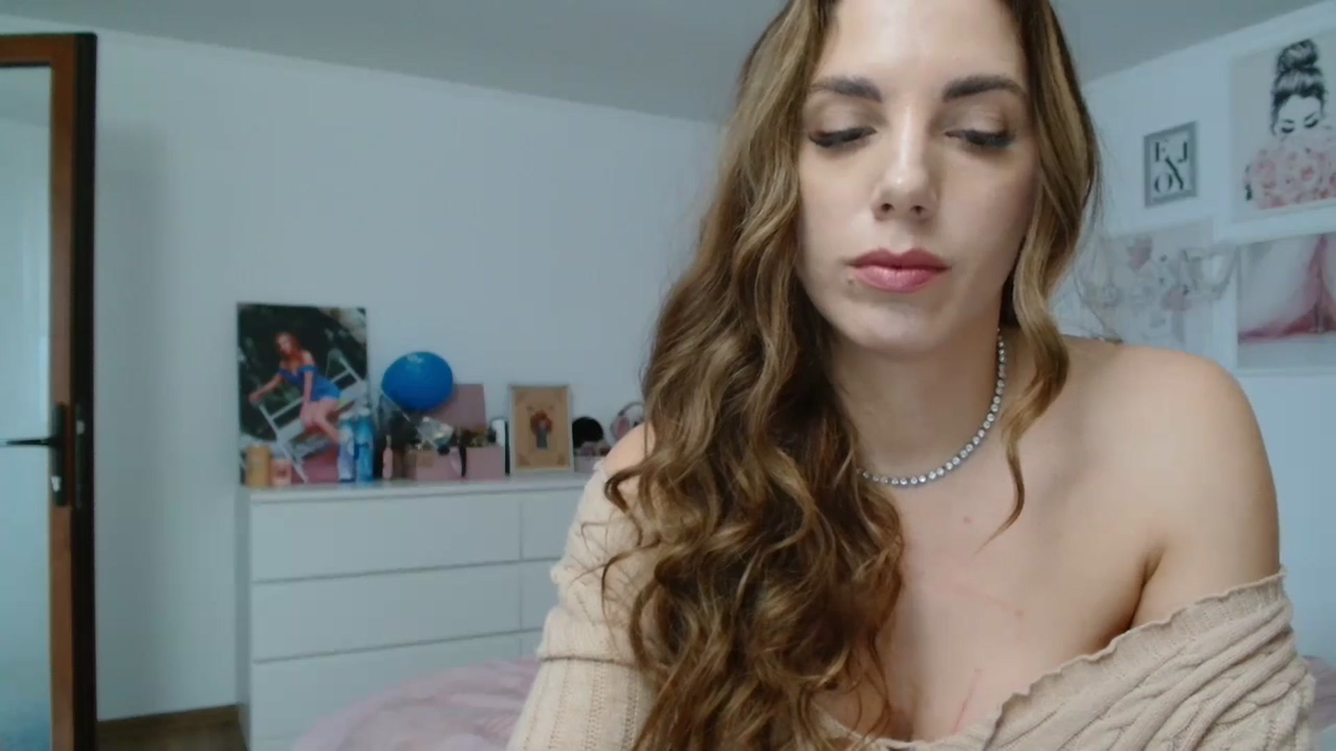 Gallery image thumbnail from Kandy_C's myfreecams stream on, 12/06/2024, 12:28 image 3 of 20