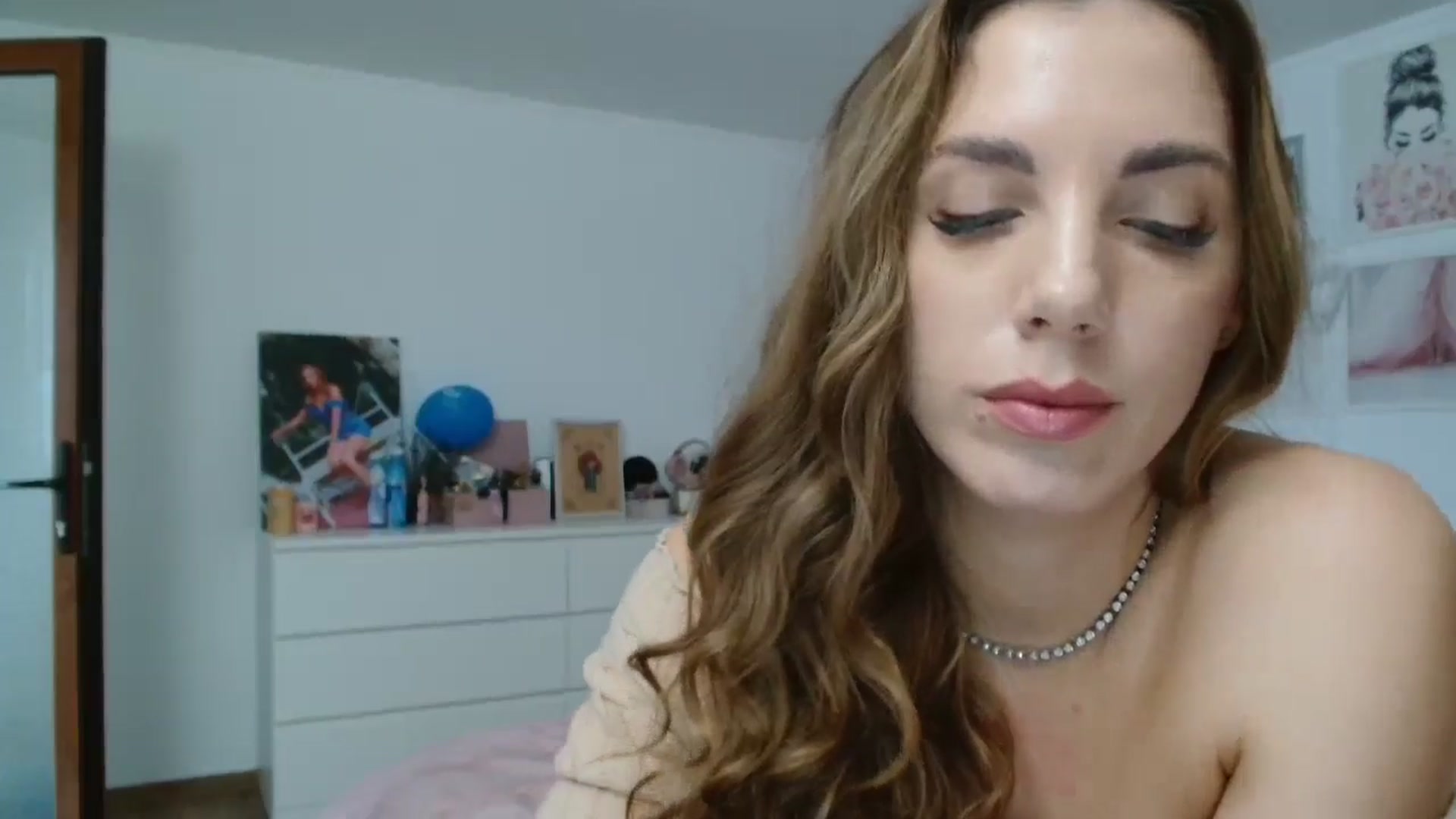 Gallery image thumbnail from Kandy_C's myfreecams stream on, 12/06/2024, 12:28 image 2 of 20