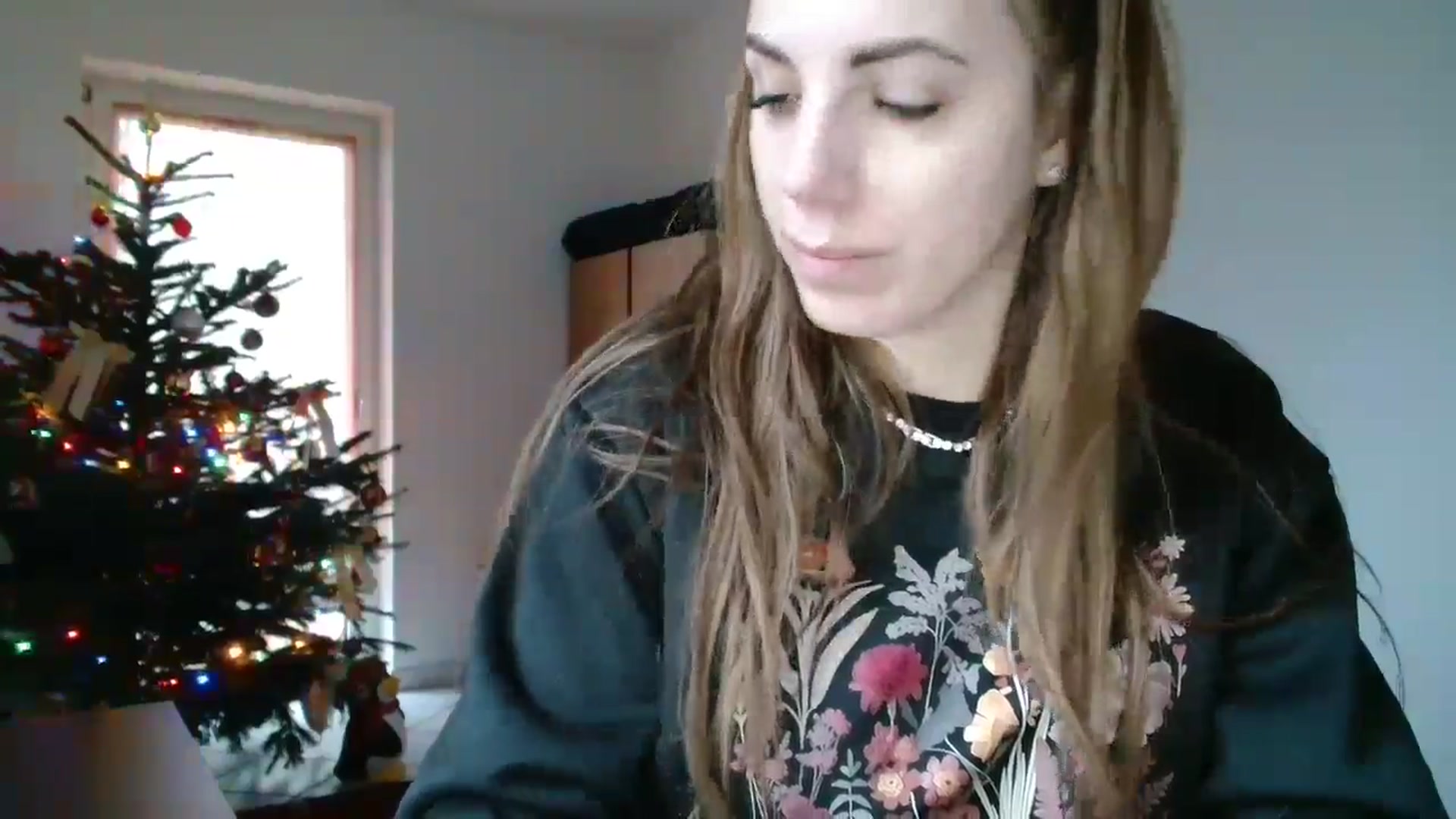 Gallery image thumbnail from Kandy_C's myfreecams stream on, 12/30/2024, 15:03 image 16 of 20