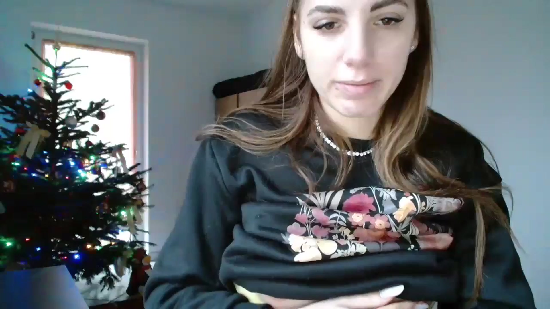 Gallery image thumbnail from Kandy_C's myfreecams stream on, 12/30/2024, 15:03 image 15 of 20