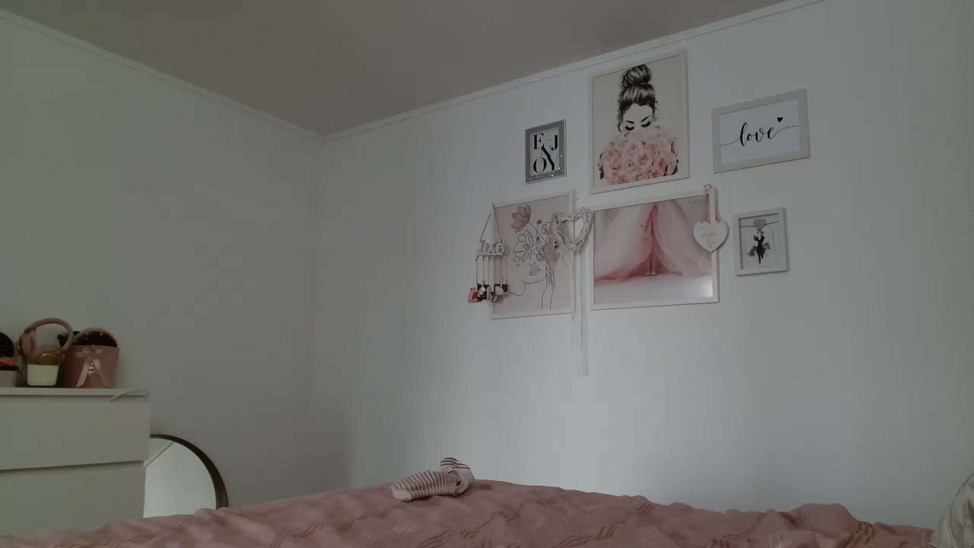 Gallery image thumbnail from Kandy_C's myfreecams stream on, 01/13/2025, 12:49 image 16 of 20
