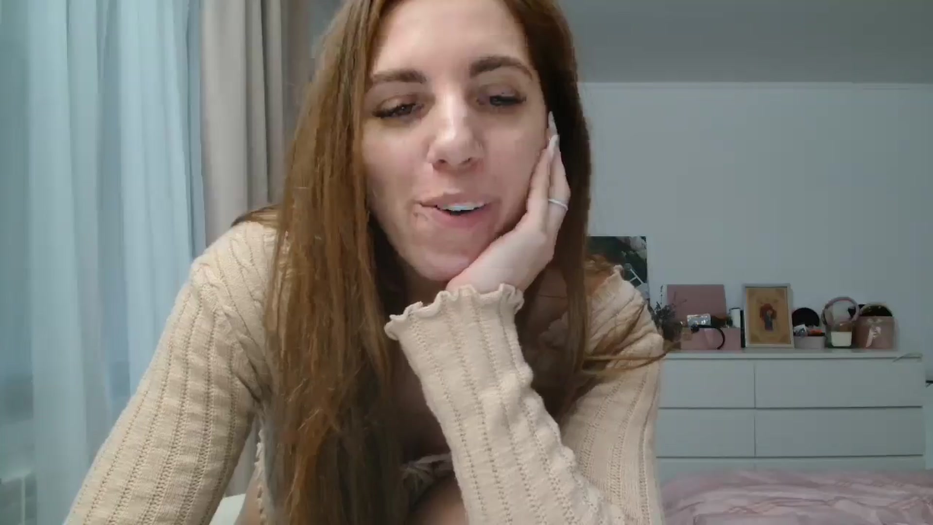 Gallery image thumbnail from Kandy_C's myfreecams stream on, 01/13/2025, 14:29 image 10 of 20