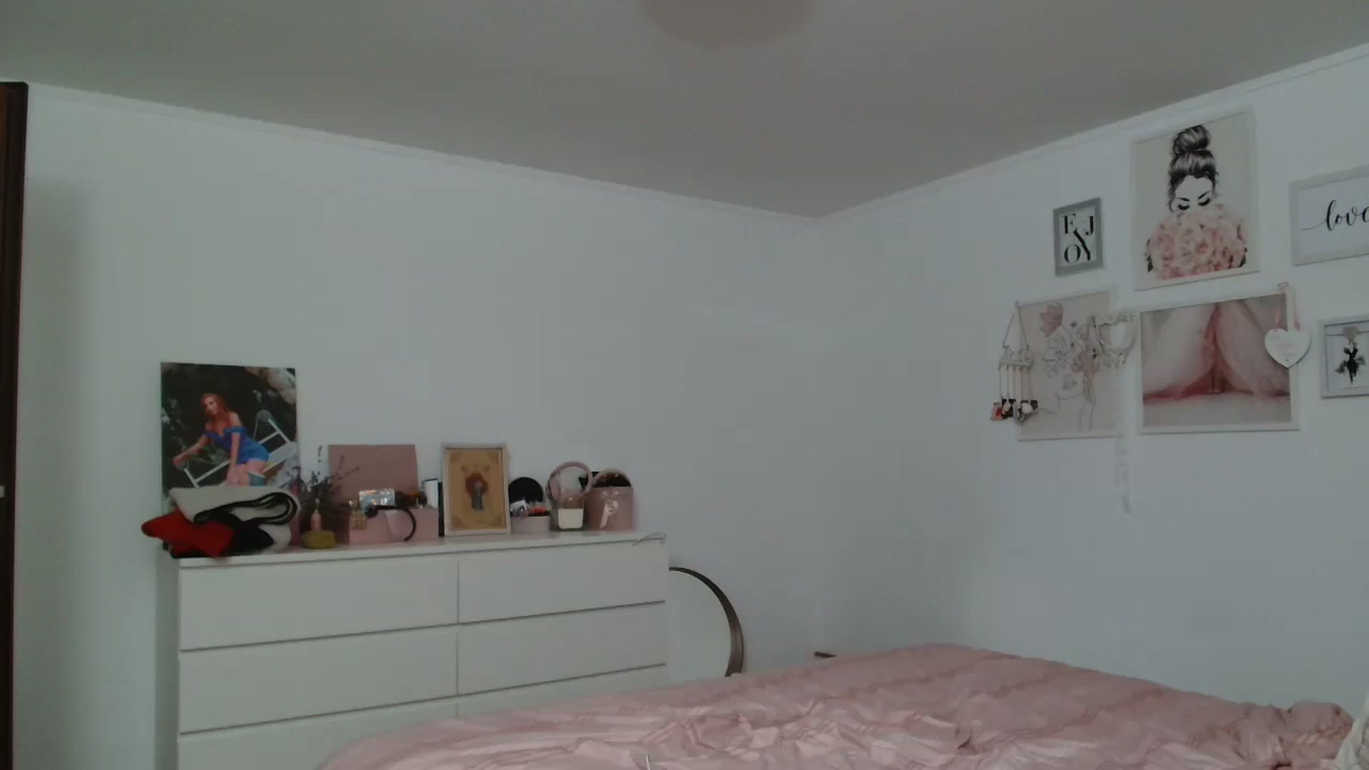 Gallery image thumbnail from Kandy_C's myfreecams stream on, 01/13/2025, 14:29 image 16 of 20