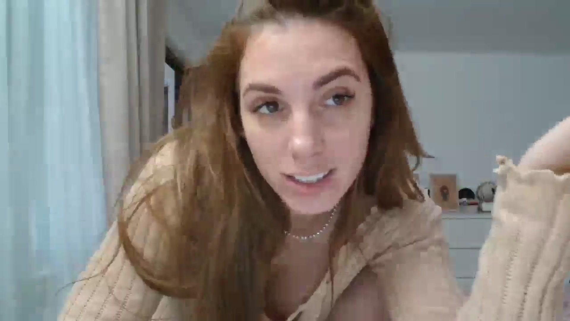 Gallery image thumbnail from Kandy_C's myfreecams stream on, 01/13/2025, 14:29 image 7 of 20