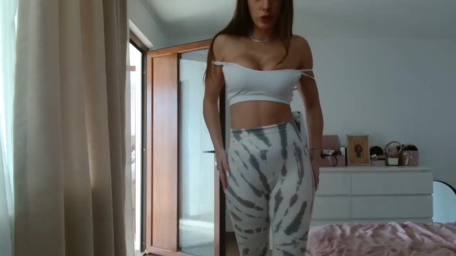 Gallery image thumbnail from Kandy_C's myfreecams stream on, 01/14/2025, 12:38 image 17 of 20