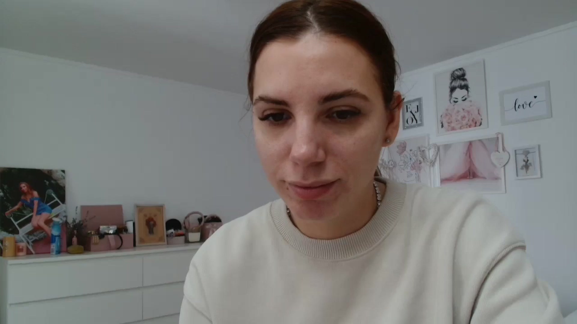 Gallery image thumbnail from Kandy_C's myfreecams stream on, 01/15/2025, 13:28 image 4 of 20