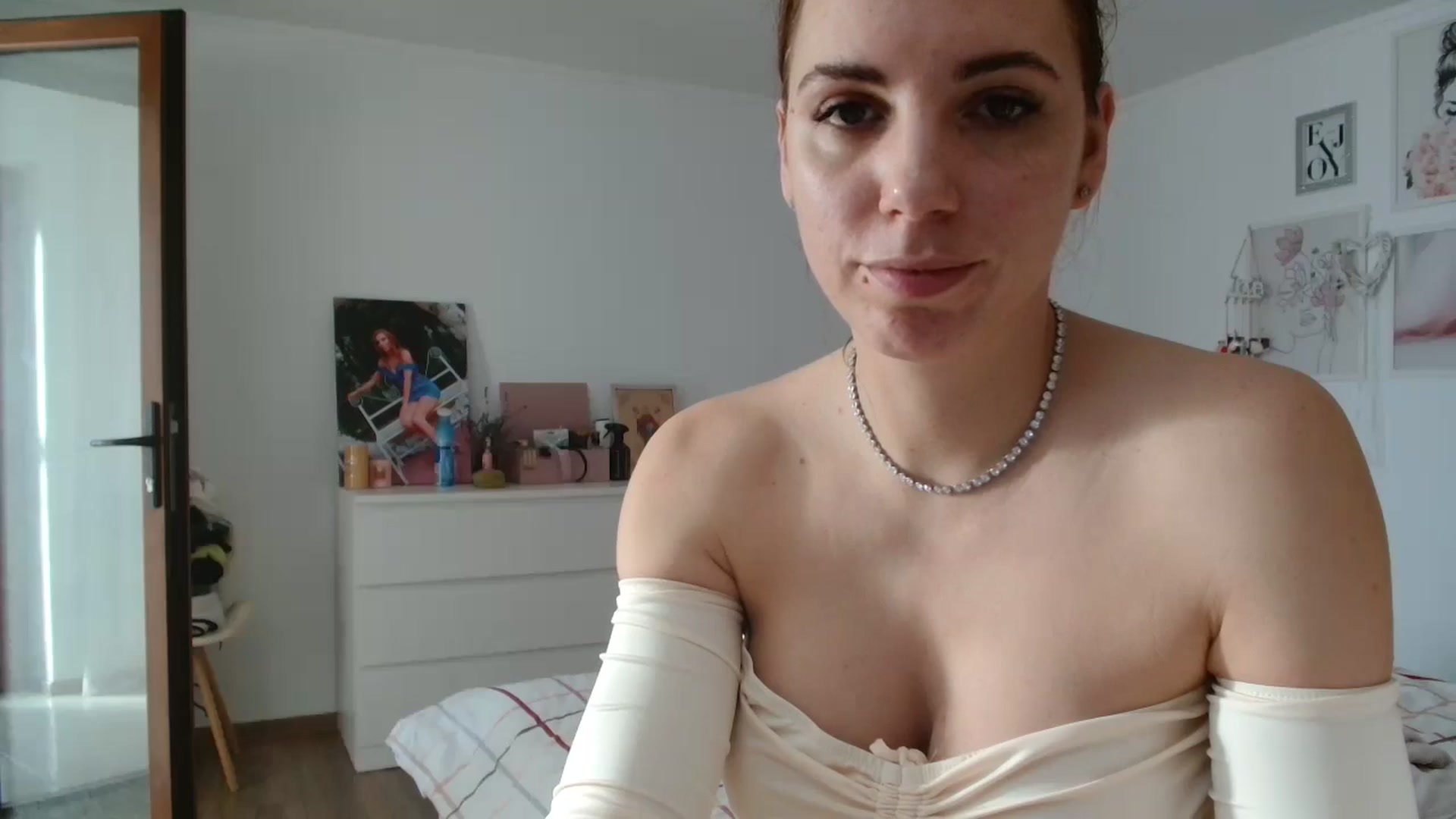 Gallery image thumbnail from Kandy_C's myfreecams stream on, 01/21/2025, 13:26 image 6 of 20