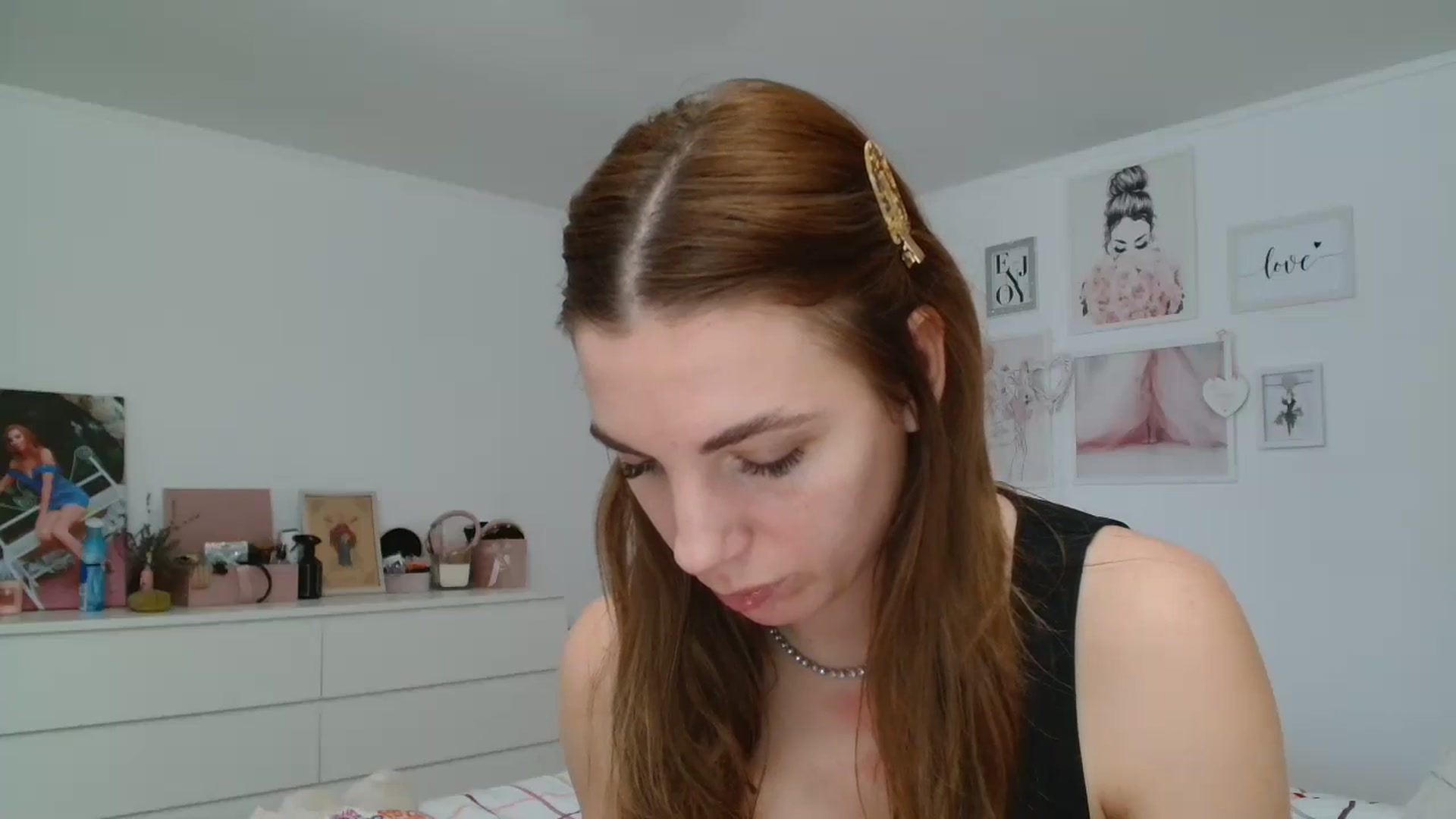 Gallery image thumbnail from Kandy_C's myfreecams stream on, 01/22/2025, 13:16 image 10 of 20