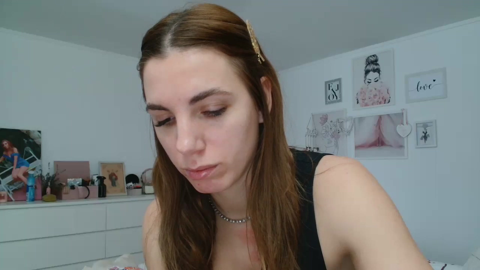 Gallery image thumbnail from Kandy_C's myfreecams stream on, 01/22/2025, 13:16 image 5 of 20