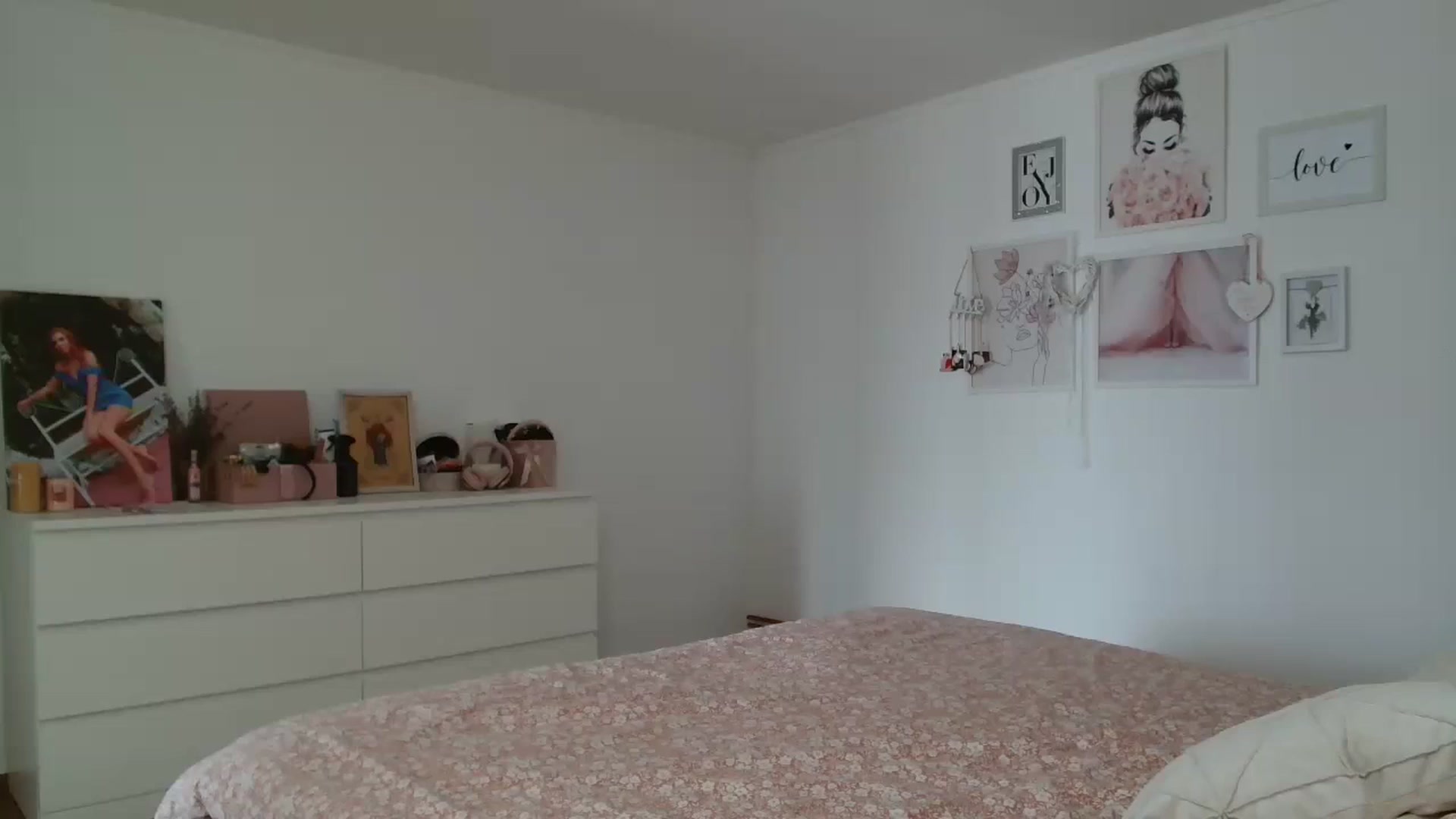 Gallery image thumbnail from Kandy_C's myfreecams stream on, 02/05/2025, 14:11 image 9 of 20