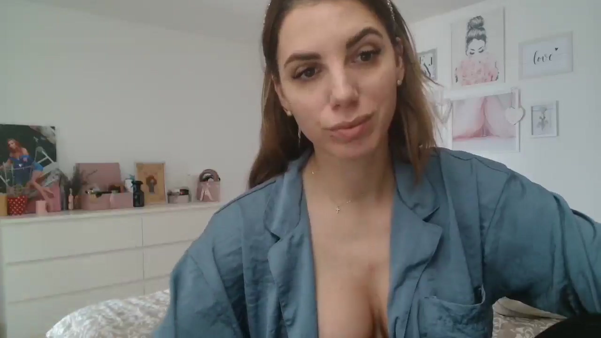 Gallery image thumbnail from Kandy_C's myfreecams stream on, 03/03/2025, 12:26 image 17 of 20