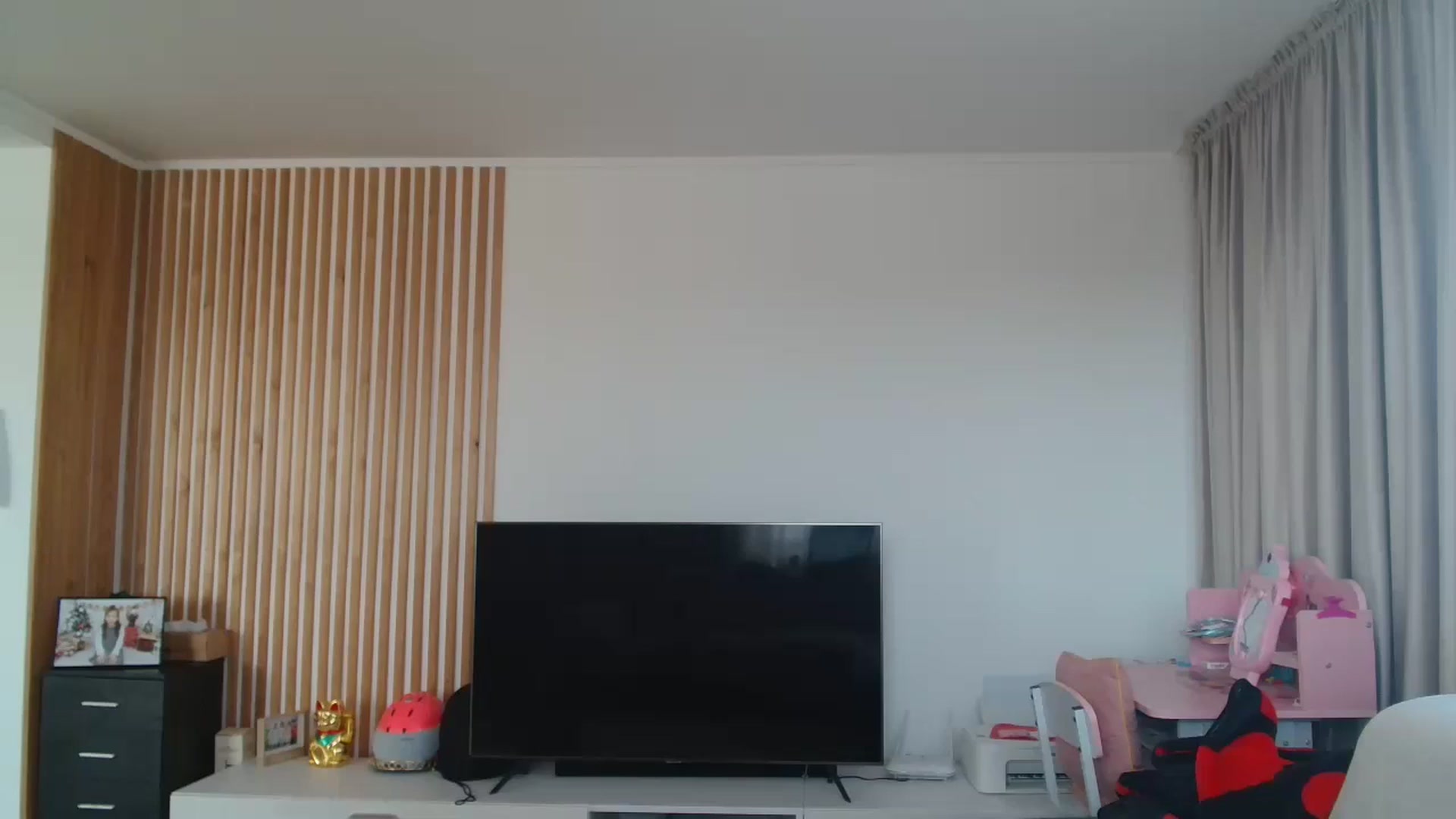 Gallery image thumbnail from Kandy_C's myfreecams stream on, 03/04/2025, 13:22 image 7 of 20
