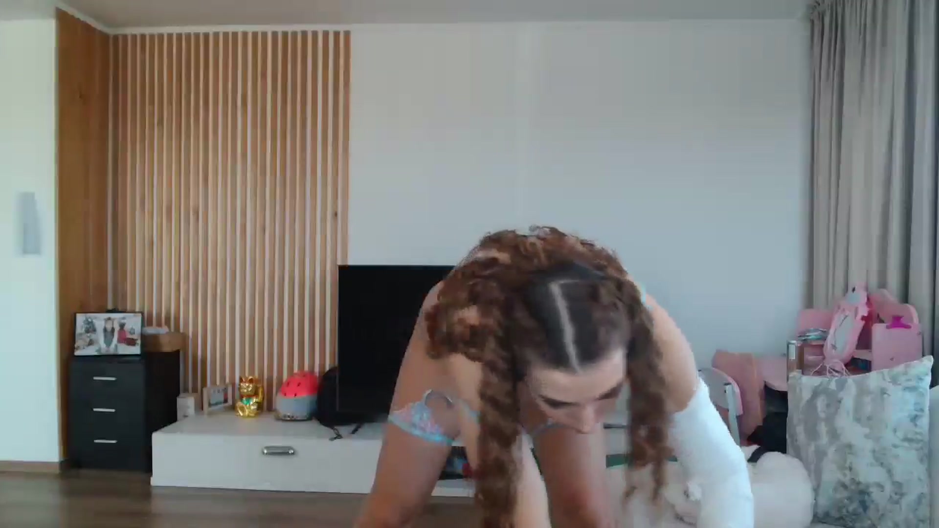 Gallery image thumbnail from Kandy_C's myfreecams stream on, 03/05/2025, 14:29 image 17 of 20