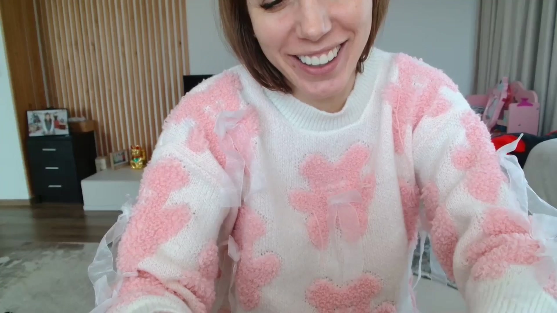 Gallery image thumbnail from Kandy_C's myfreecams stream on, 03/13/2025, 13:27 image 10 of 20