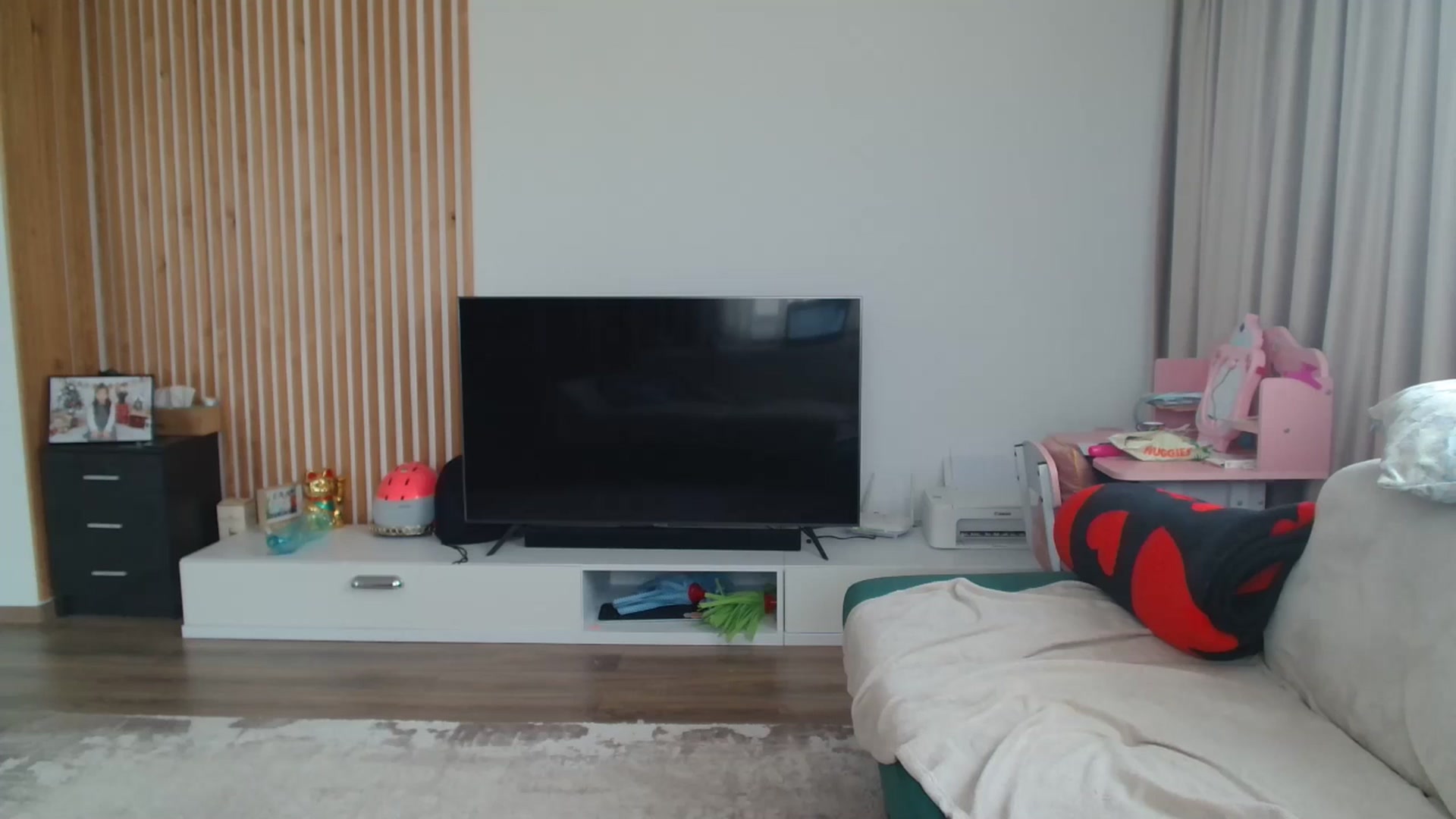 Gallery image thumbnail from Kandy_C's myfreecams stream on, 04/10/2025, 14:10 image 17 of 20