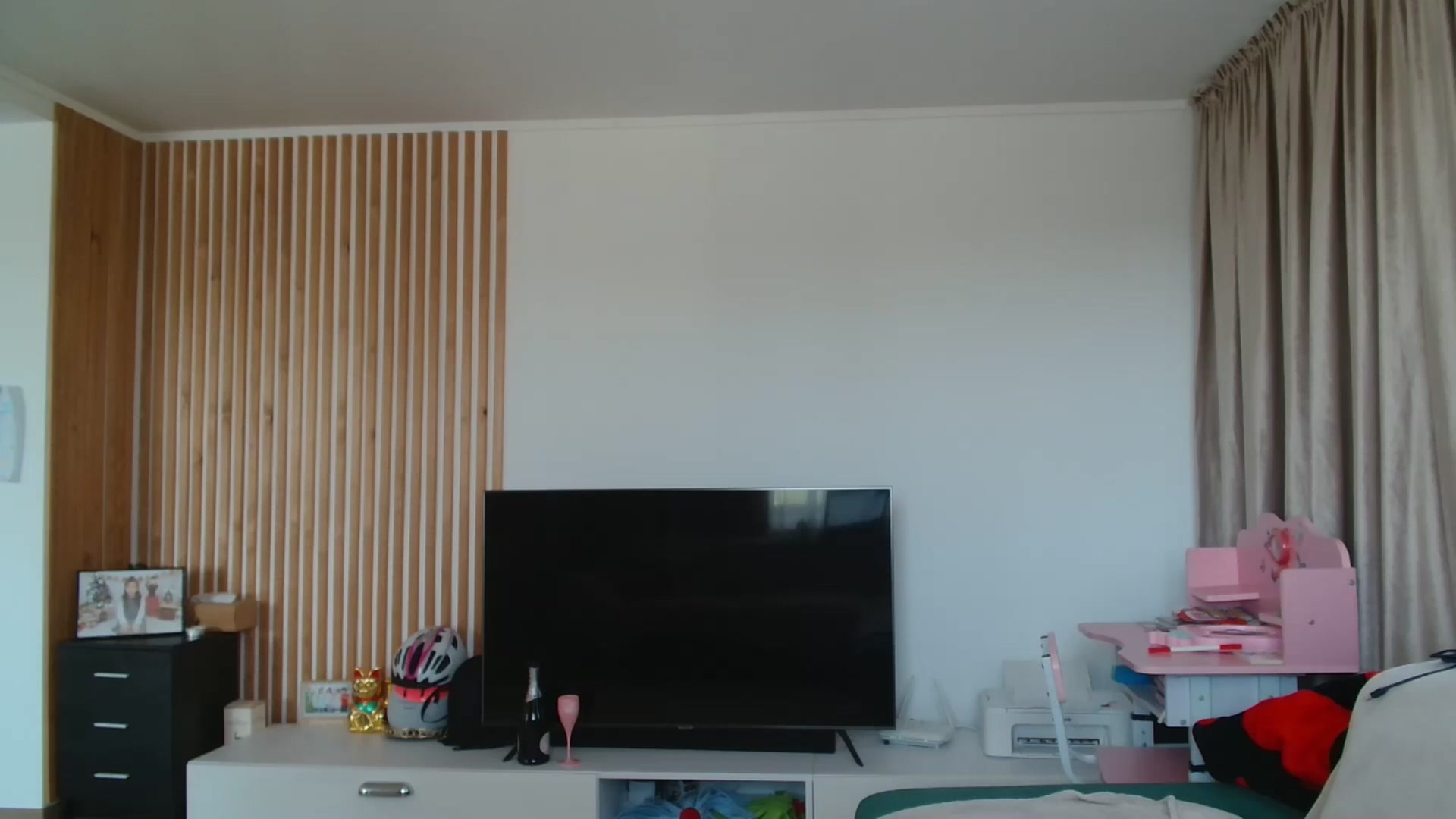 Gallery image thumbnail from Kandy_C's myfreecams stream on, 04/30/2025, 13:30 image 17 of 20