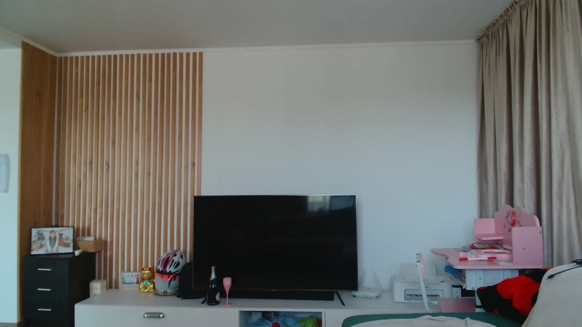 Gallery image thumbnail from Kandy_C's myfreecams stream on, 04/30/2025, 13:30 image 16 of 20