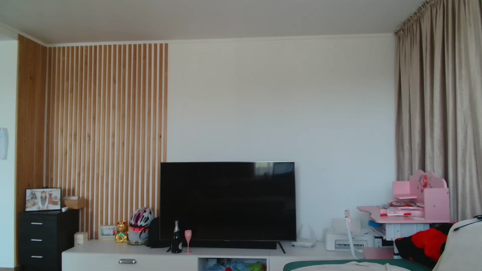 Gallery image thumbnail from Kandy_C's myfreecams stream on, 04/30/2025, 13:30 image 19 of 20