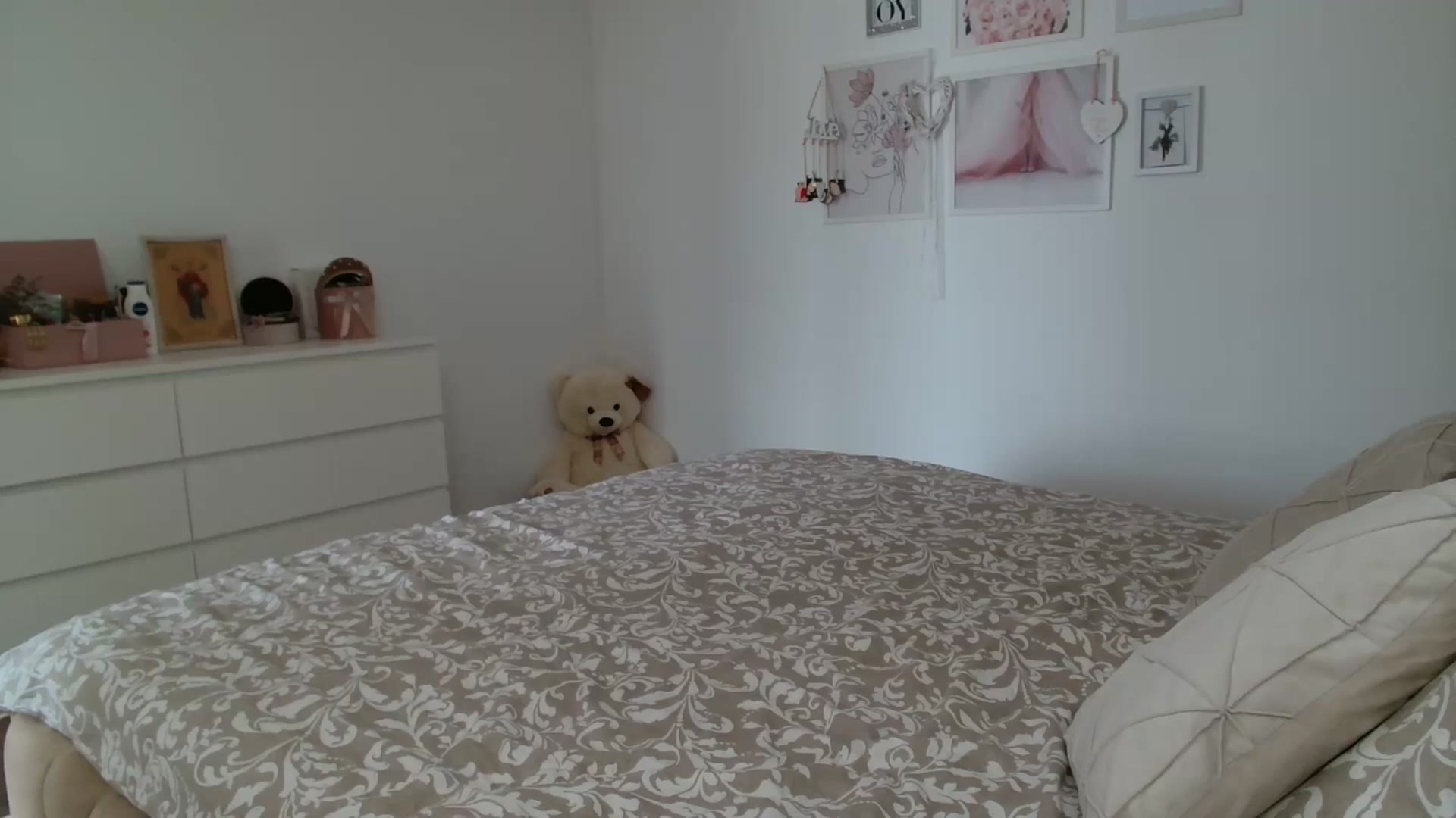 Gallery image thumbnail from Kandy_C's myfreecams stream on, 05/21/2025, 12:28 image 16 of 20