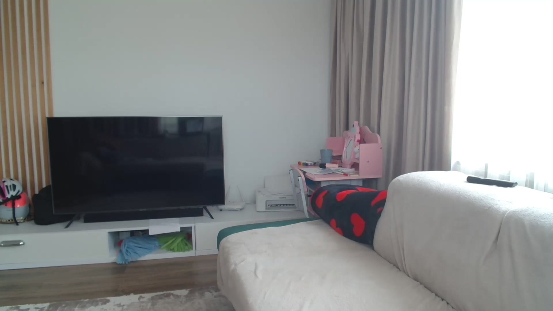 Gallery image thumbnail from Kandy_C's myfreecams stream on, 05/28/2025, 13:15 image 12 of 20