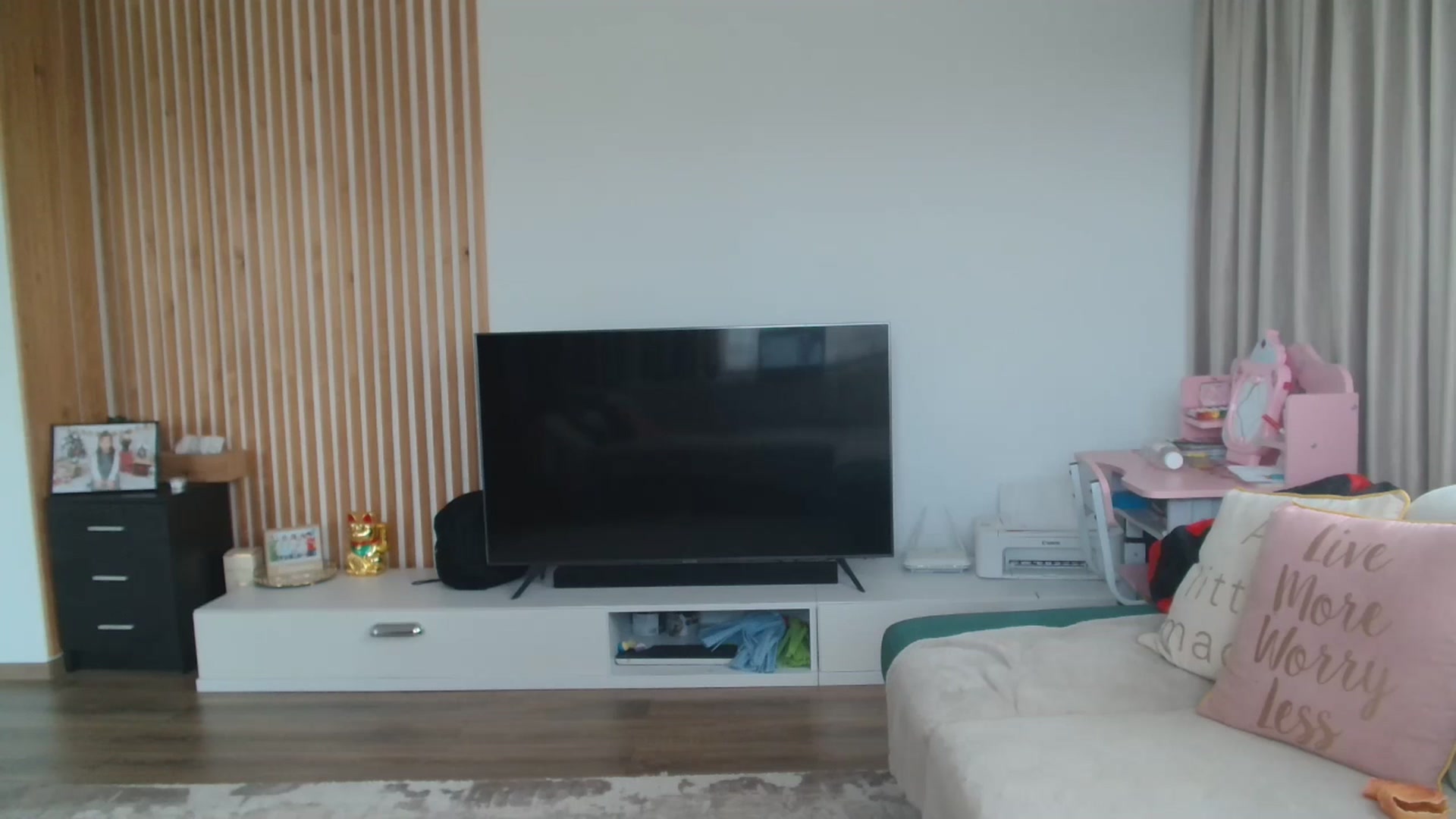 Gallery image thumbnail from Kandy_C's myfreecams stream on, 06/04/2025, 12:00 image 14 of 20