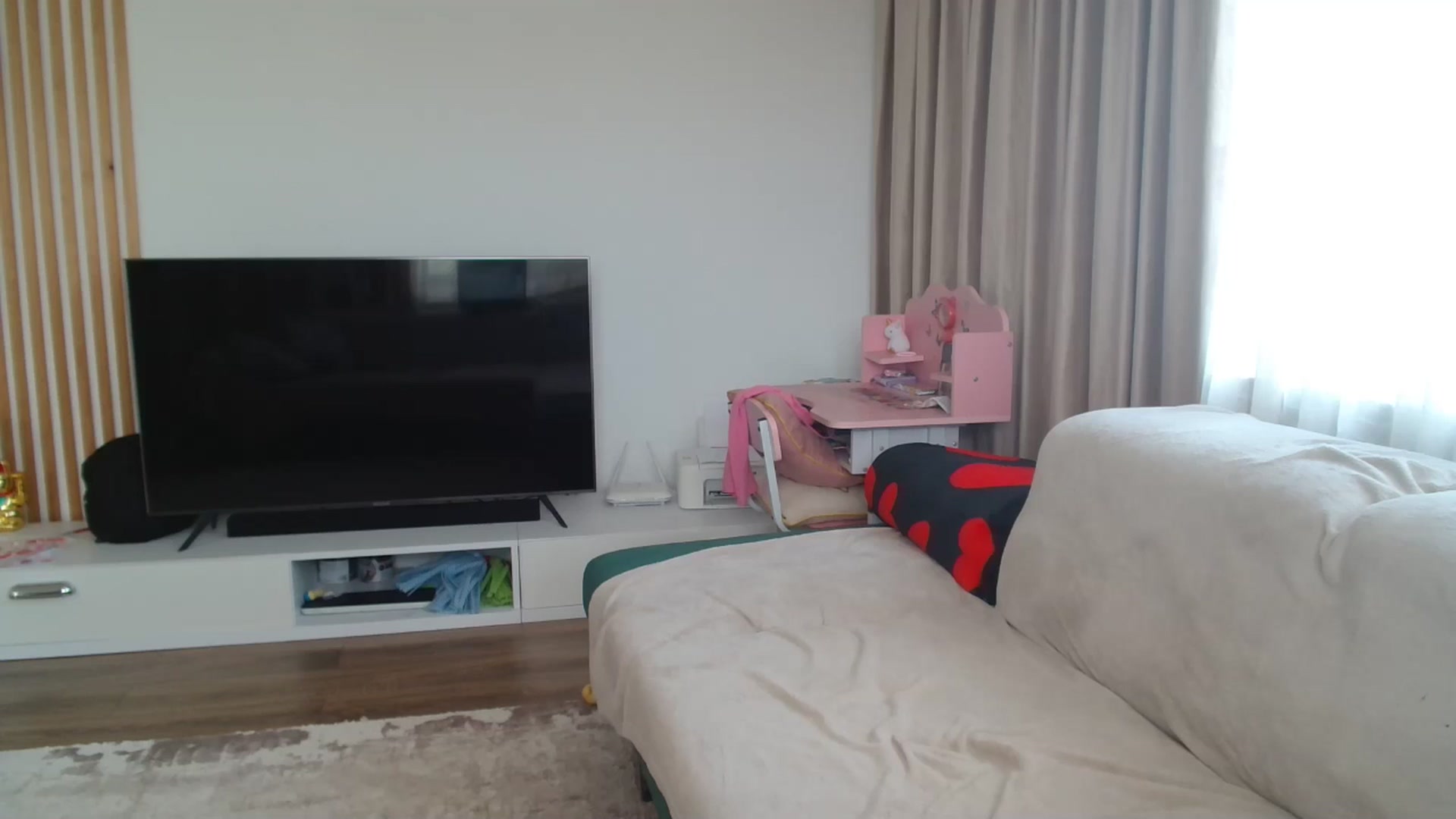 Gallery image thumbnail from Kandy_C's myfreecams stream on, 06/10/2025, 13:40 image 13 of 20