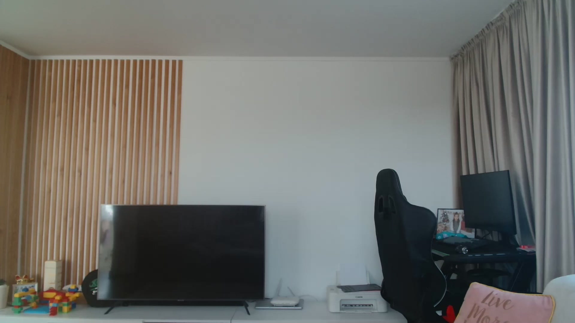 Gallery image thumbnail from Kandy_C's myfreecams stream on, 10/24/2025, 13:25 image 11 of 20