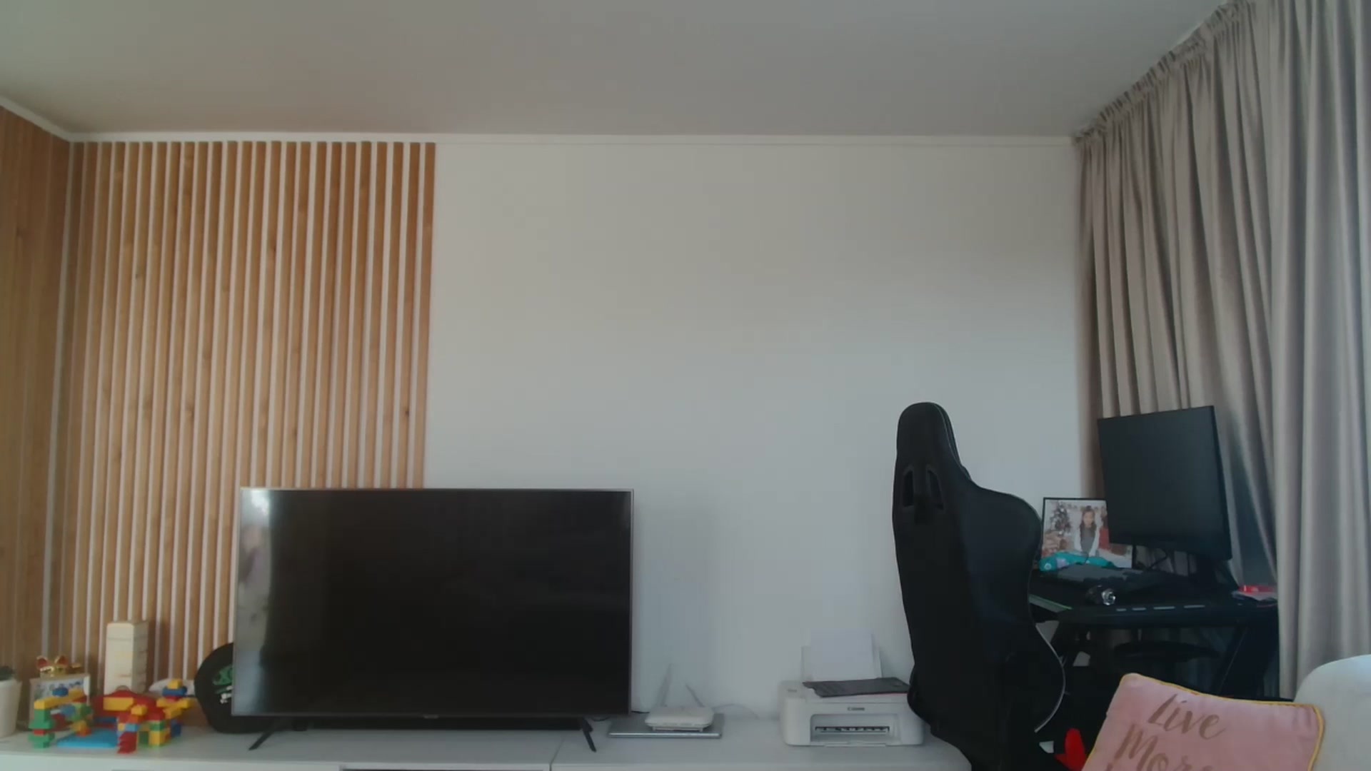 Gallery image thumbnail from Kandy_C's myfreecams stream on, 10/24/2025, 13:25 image 10 of 20