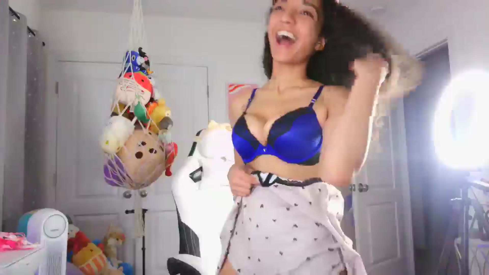 Gallery image thumbnail from Kapri_sunxo's myfreecams stream on, 02/21/2025, 23:52 image 6 of 20