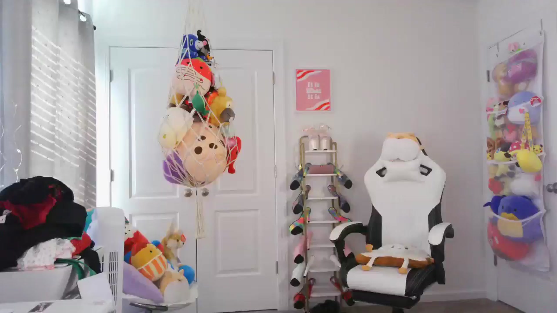 Gallery image thumbnail from Kapri_sunxo's myfreecams stream on, 02/22/2025, 16:02 image 13 of 20