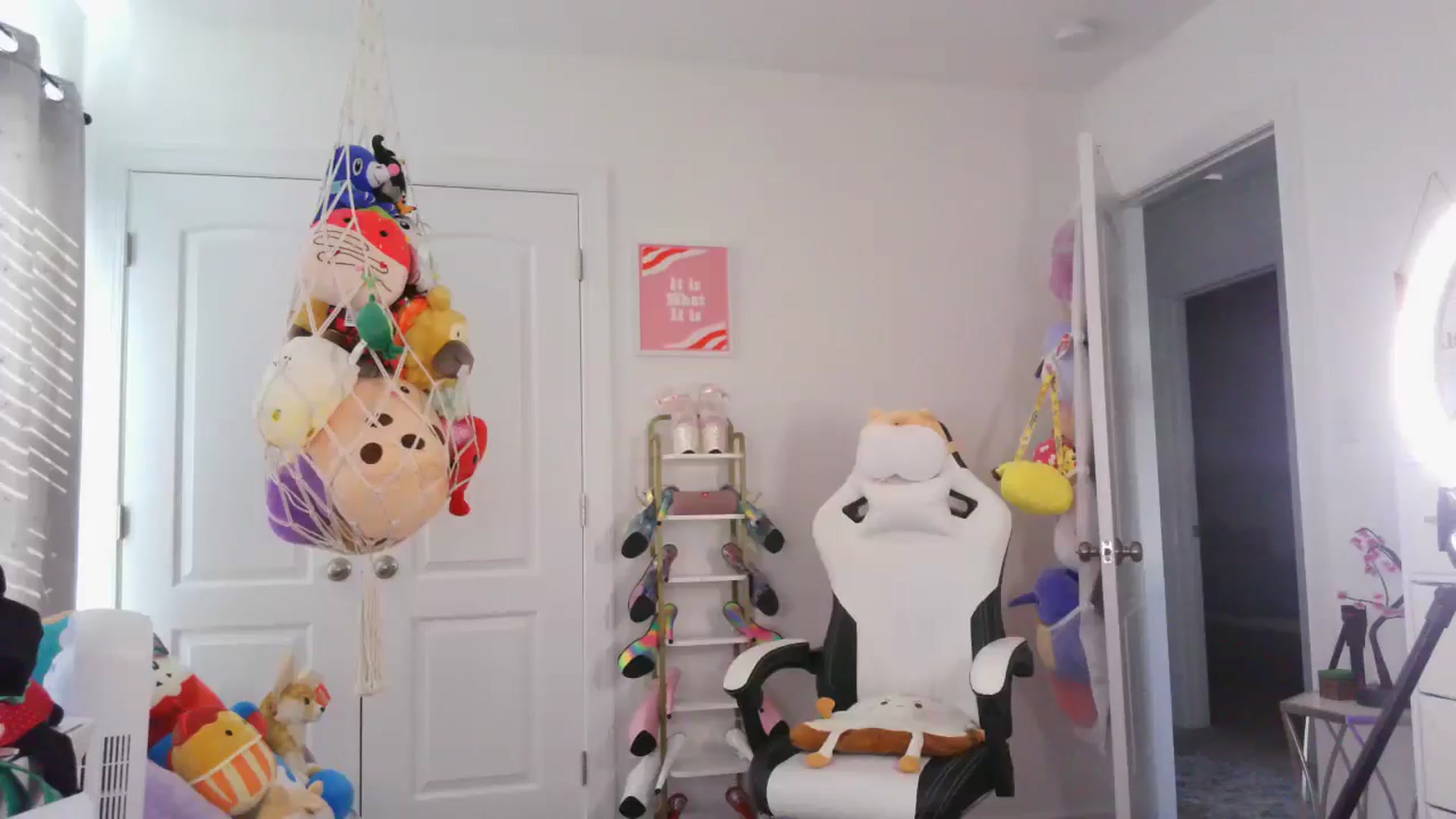 Gallery image thumbnail from Kapri_sunxo's myfreecams stream on, 02/22/2025, 16:42 image 19 of 20