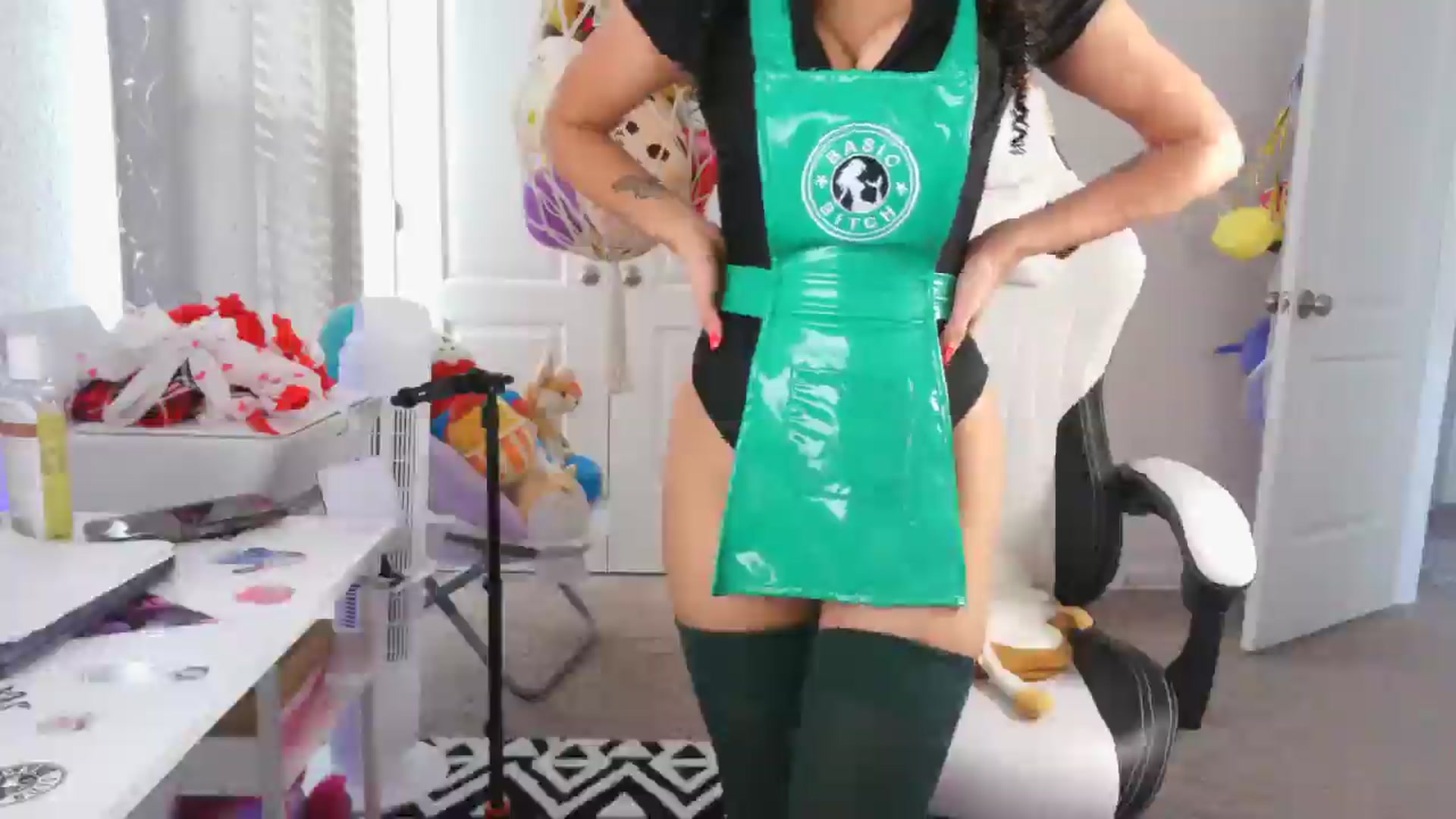 Gallery image thumbnail from Kapri_sunxo's myfreecams stream on, 02/24/2025, 14:51 image 3 of 20