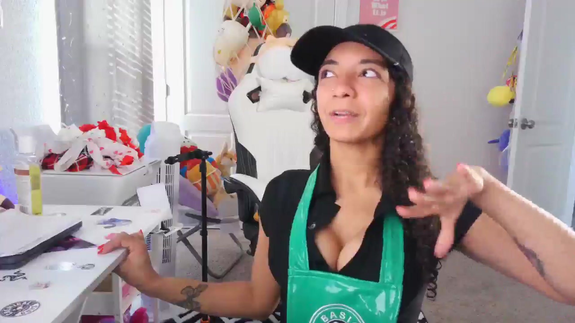 Gallery image thumbnail from Kapri_sunxo's myfreecams stream on, 02/24/2025, 15:25 image 6 of 20