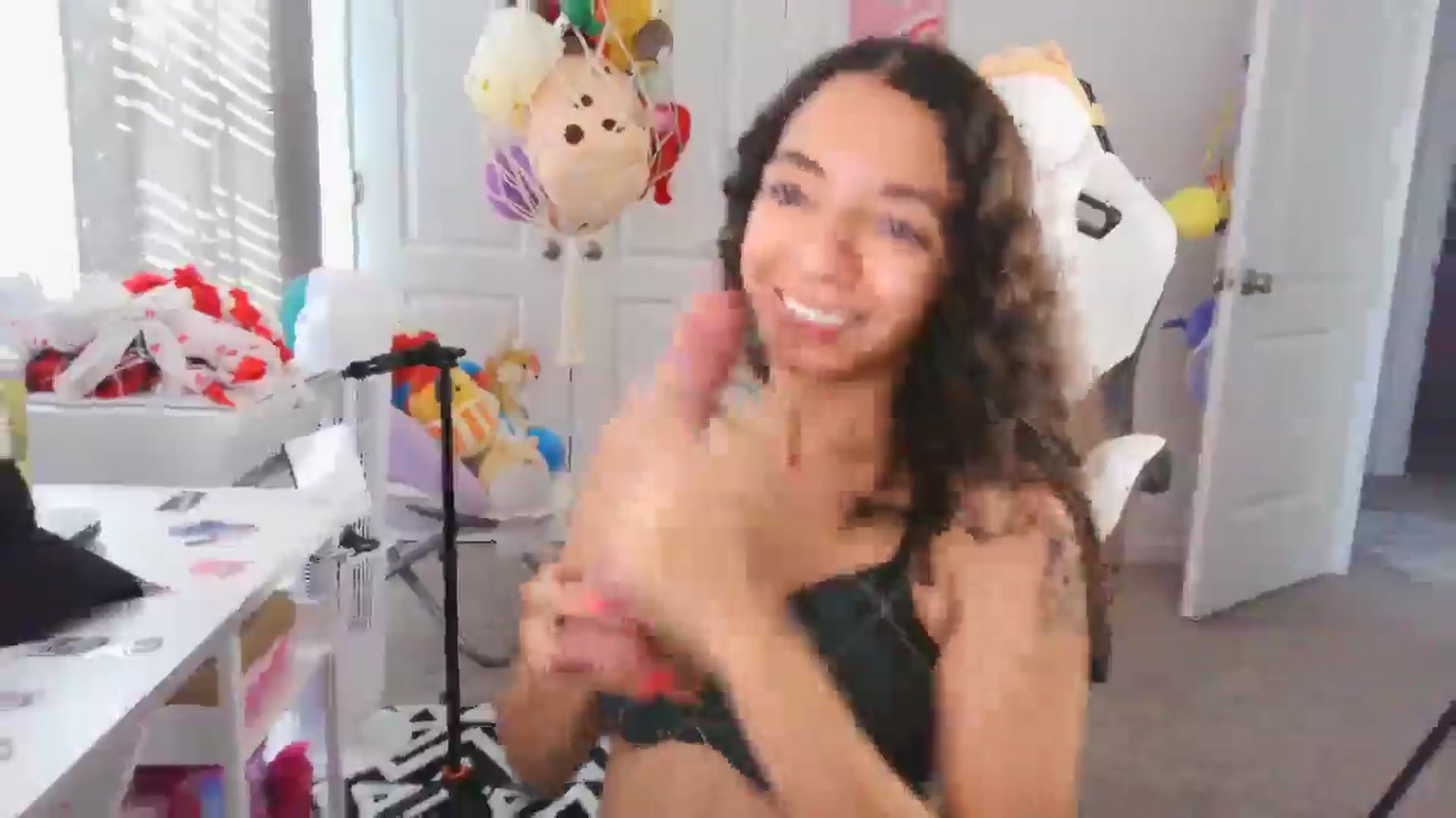 Gallery image thumbnail from Kapri_sunxo's myfreecams stream on, 02/24/2025, 18:40 image 13 of 20