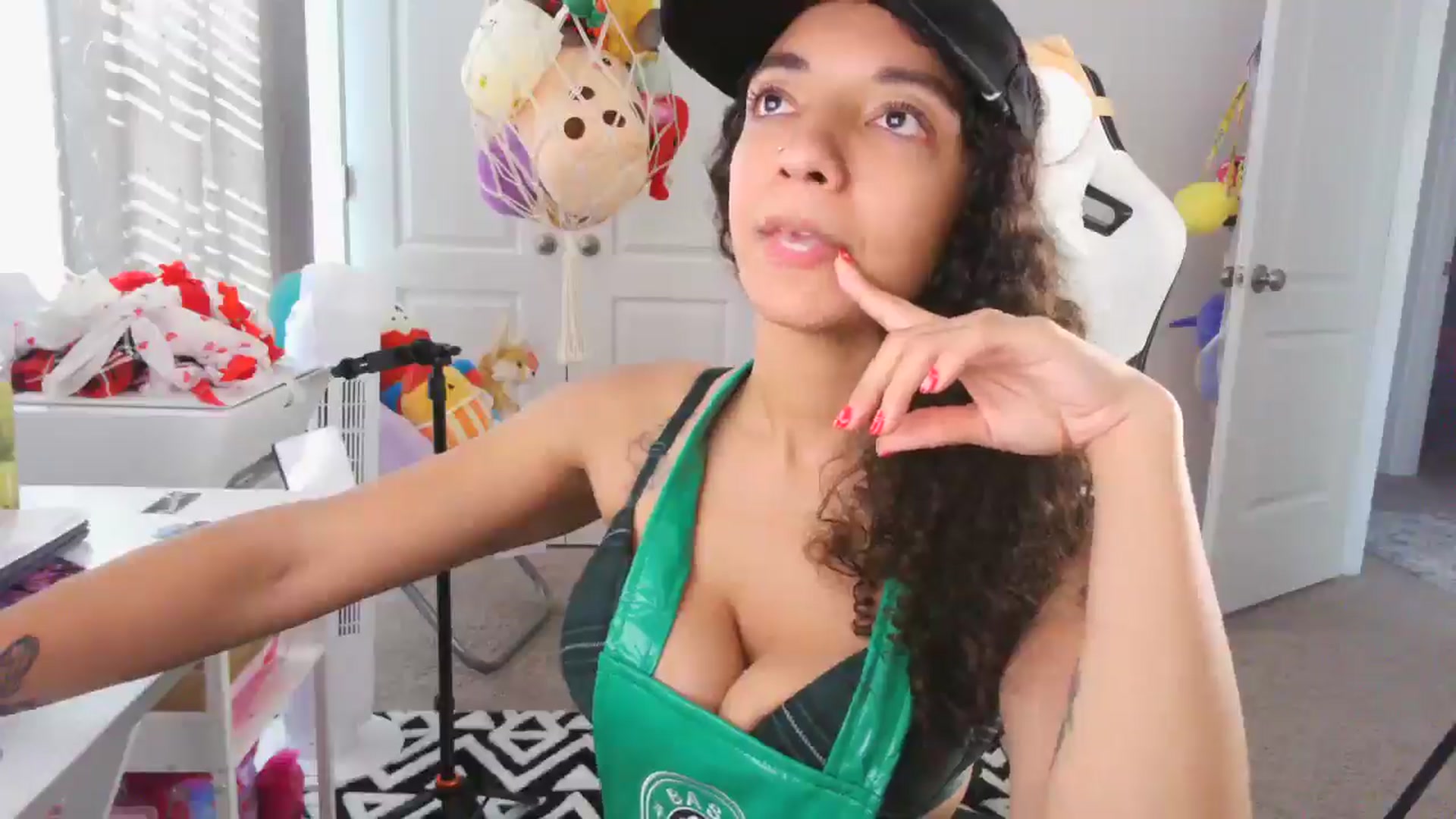 Gallery image thumbnail from Kapri_sunxo's myfreecams stream on, 02/24/2025, 18:40 image 15 of 20
